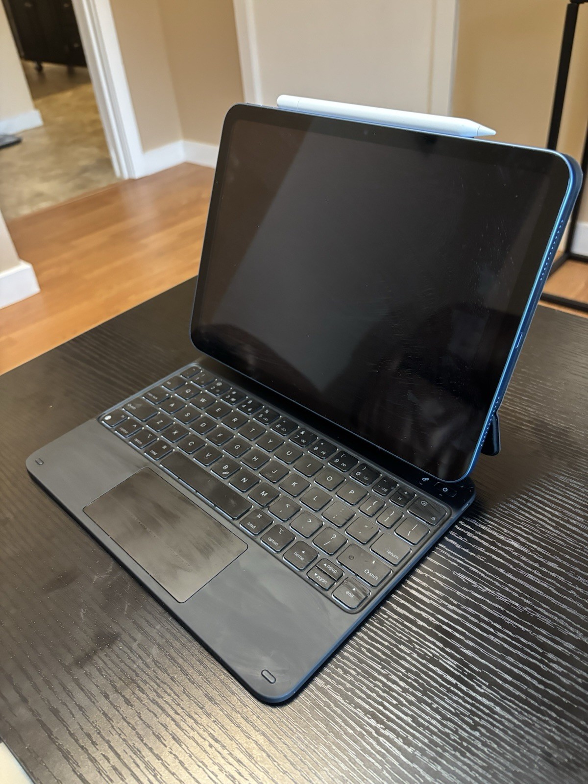 Apple iPad (10th Generation) 64 GB, Wi-Fi, w/ Backlit Keyboard and Apple Pencil