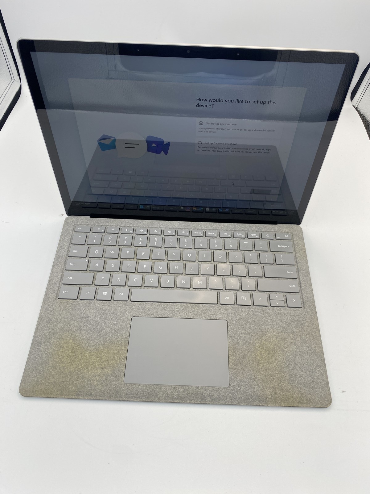 Microsoft Surface Laptop 2 (2018) Intel(R) Core(TM) i7-8650U @ 1.90GHz 16GB RAM