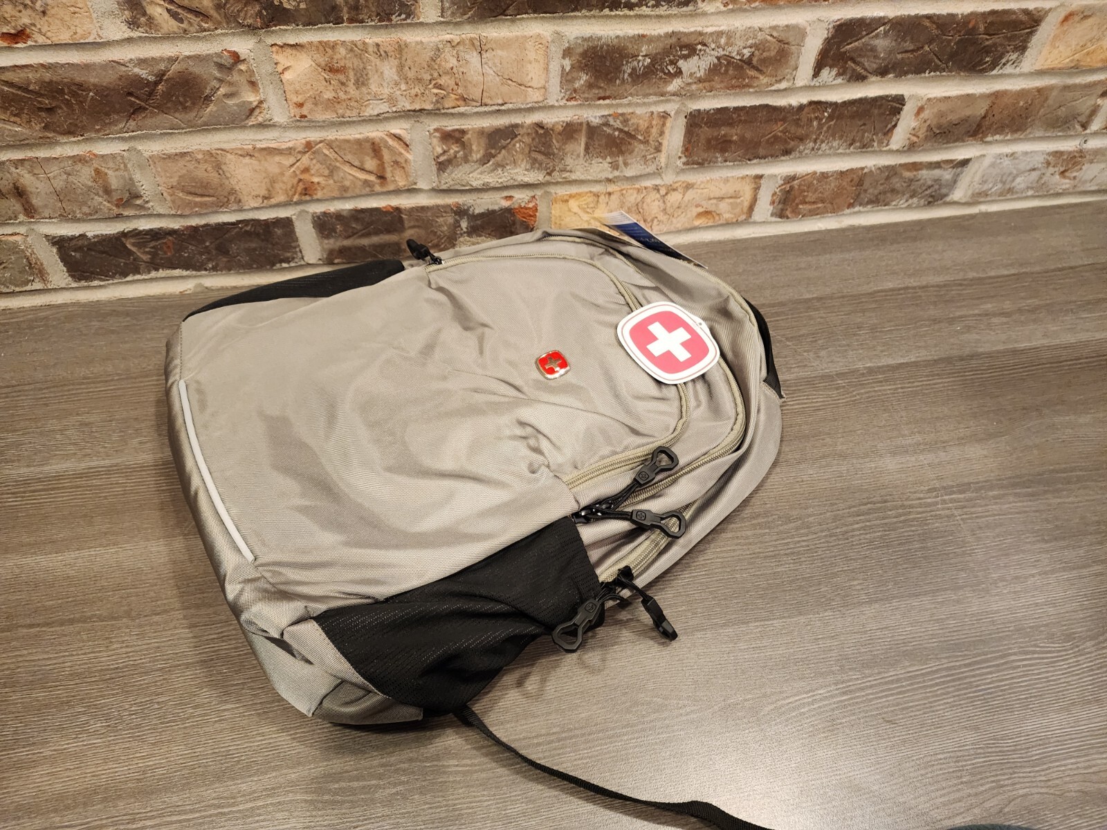 Swissgear 9940110 Backpack with Tablet pocket Fits up to 13” Laptop Pocket Olive