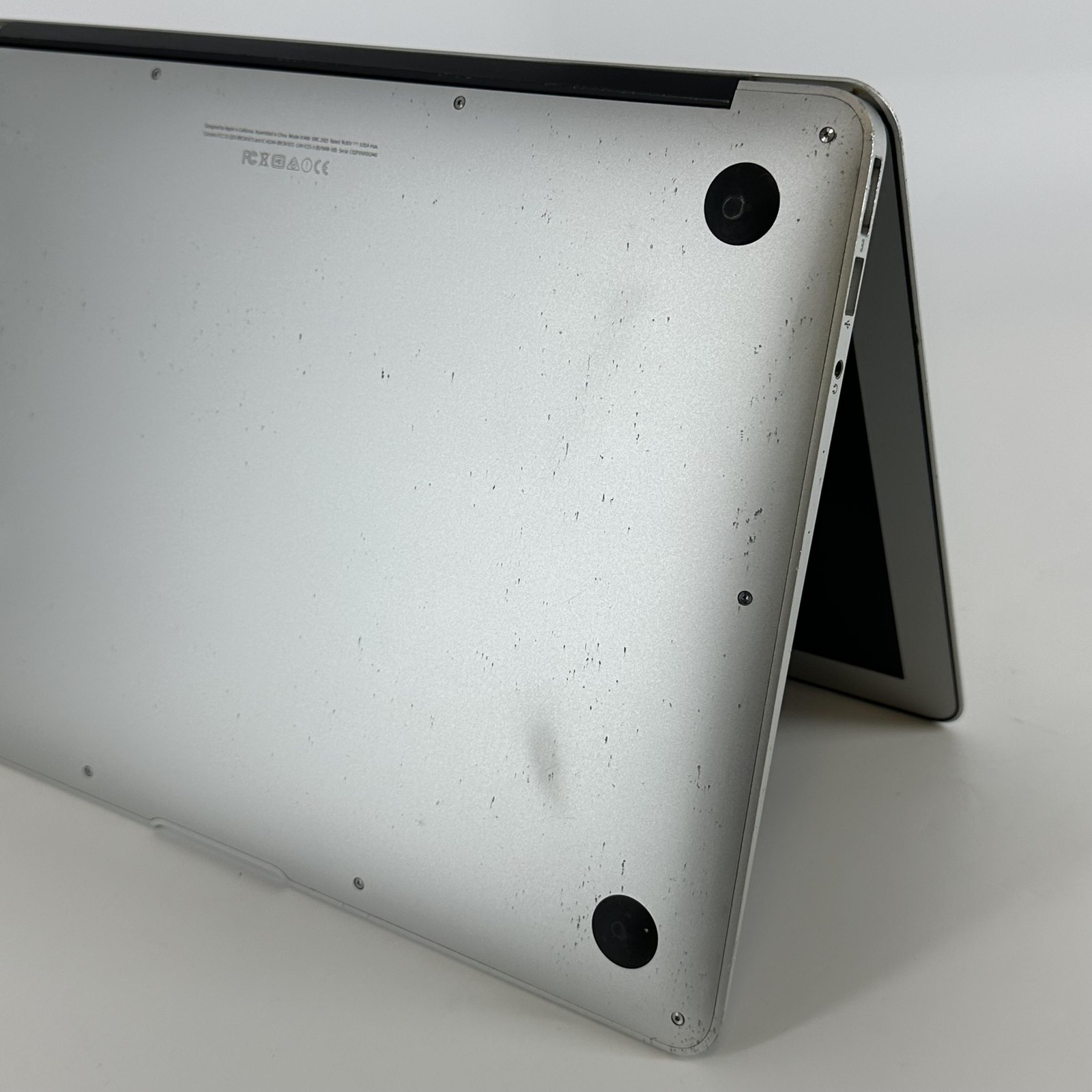 MacBook Air 13 Silver 2015 1.6 GHz Intel Core i5 5th Gen. 4GB 128GB Bent Frame