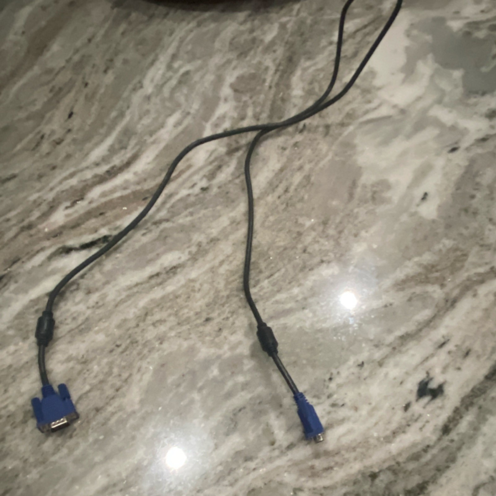 VGA/SVGA Cable HD15 D-Sub Male to Male w/ Ferrite Core, Black/Blue