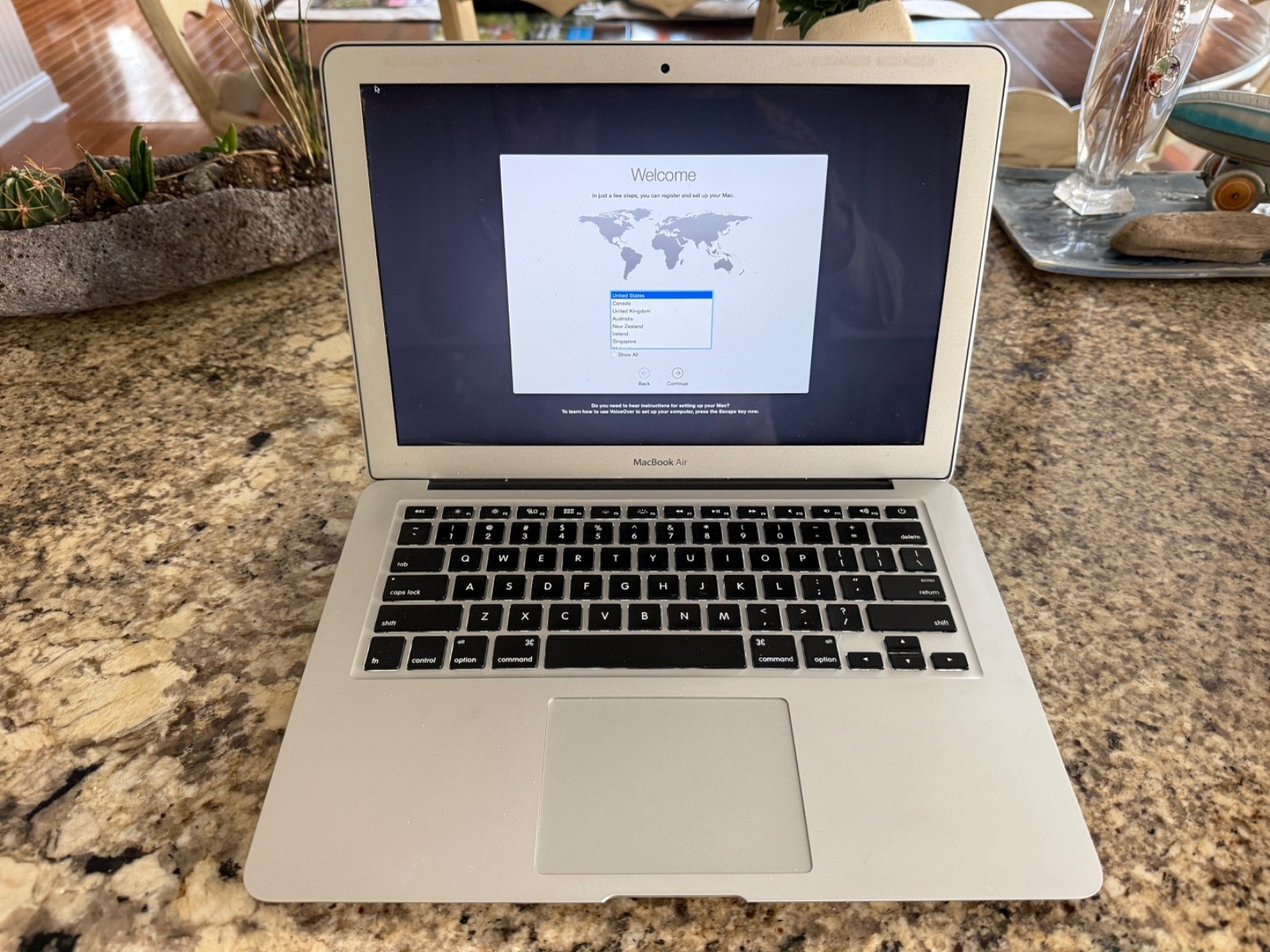 Apple MacBook Air 13″ 2015 Intel Core i5 5th Gen 1.60 GHz 4GB RAM 128GB SSD
