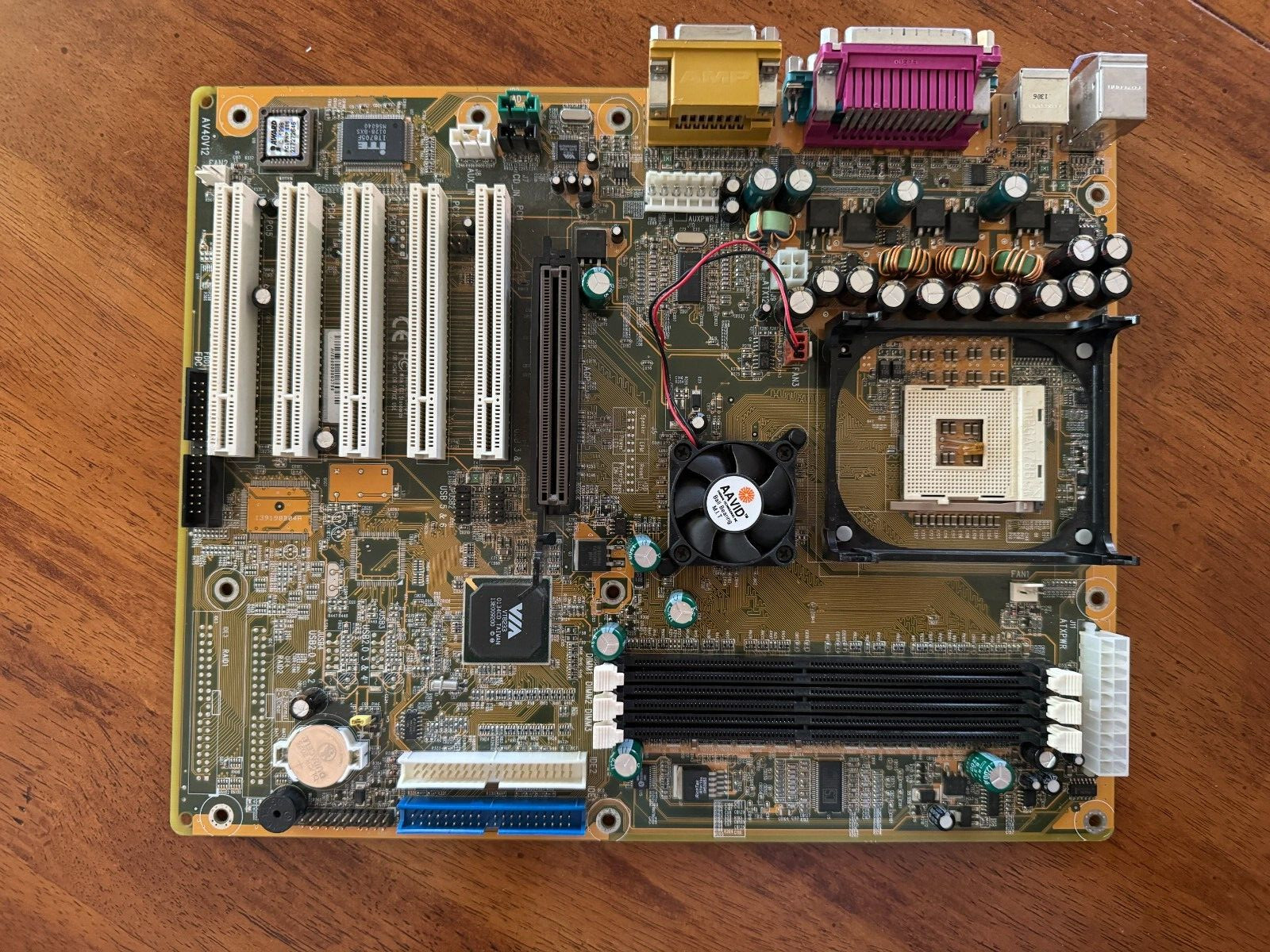 Shuttle AV40V12 PGA478 3x DDR AGP 5x PCI ATX Mainboard w/IO Shield Working