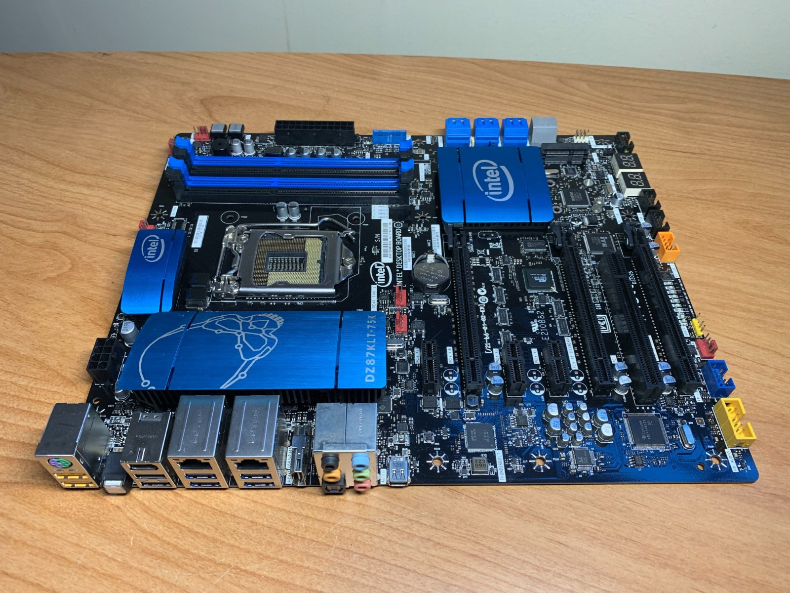 Intel DZ87KLT-75K LGA1150 ATX Motherboard HDMI mini-Display w IO Plate -TESTED