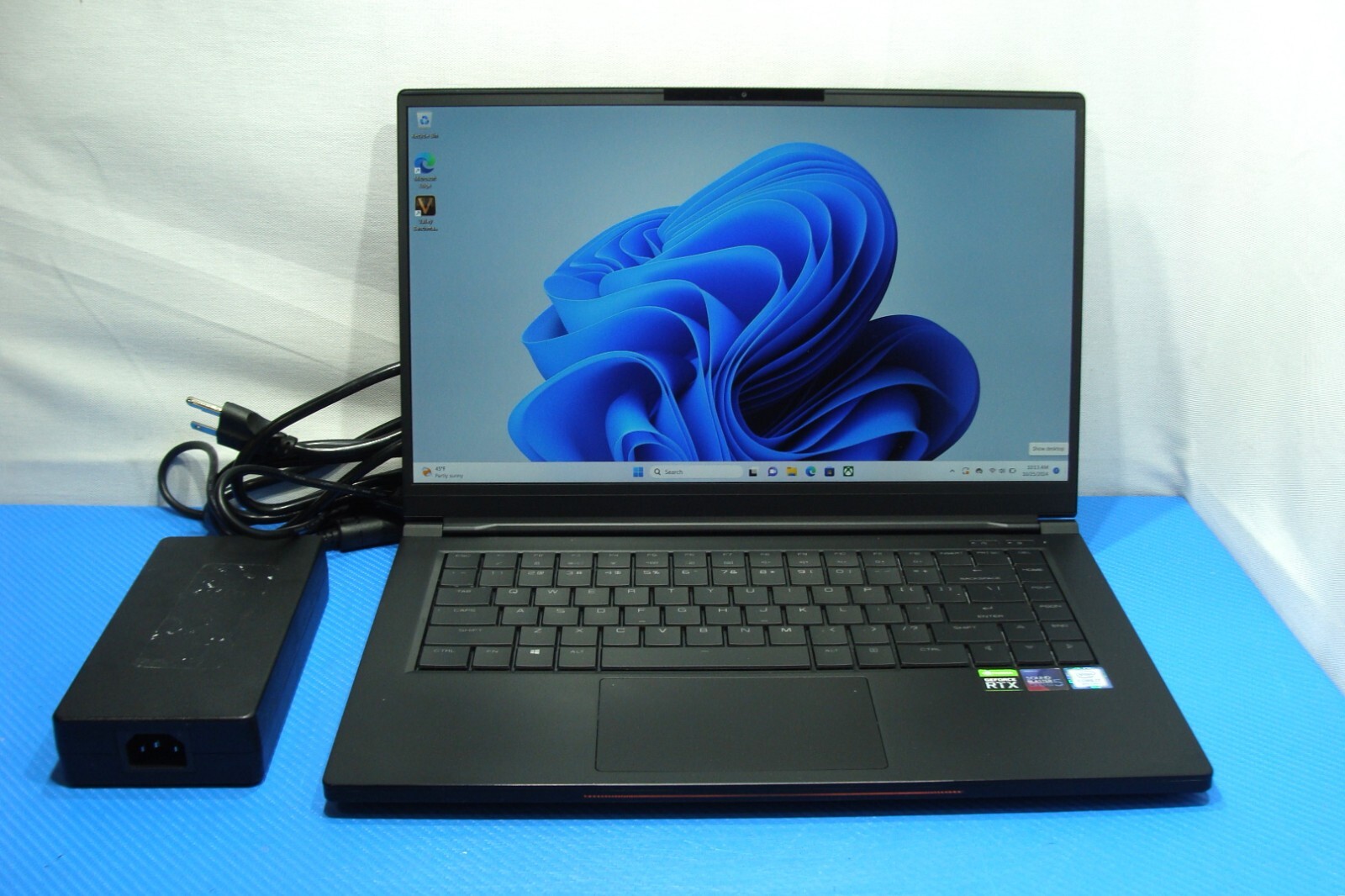 CyberPowerPC C Series 15.6″FHD 143hz Core i7-9750H 2.6GHz 16GB 1TB RTX 2070 8GB