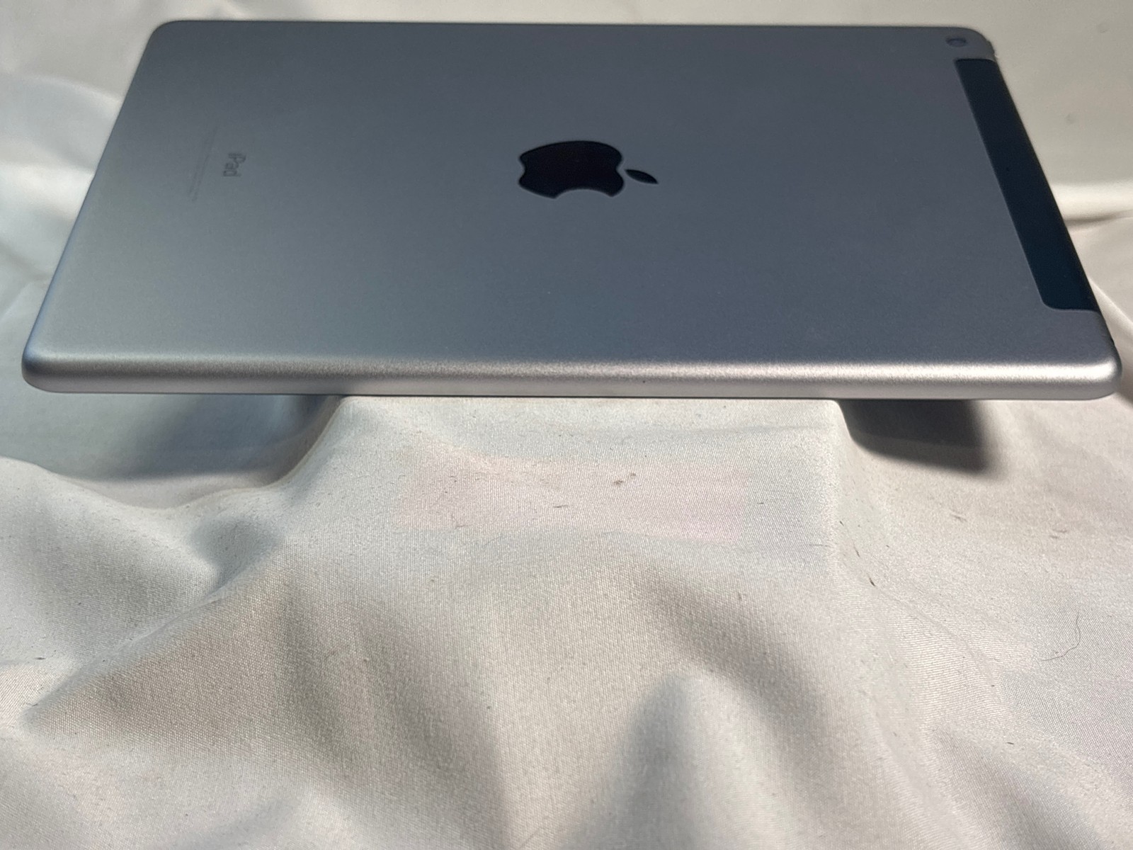 Apple iPad 5th Generation Wi-Fi + Cellular 32GB Silver