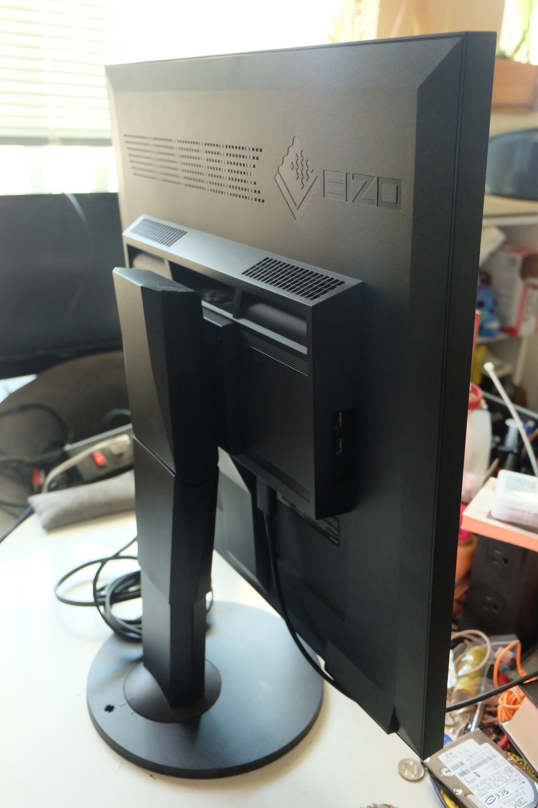 Eizo FlexScan EV2730Q 27″ square 1:1 monitor 1920×1920 [UNEVEN BACKLIGHT]