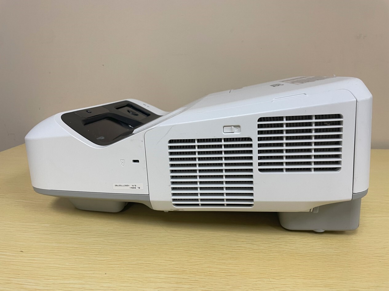 EPSON Bright Link 695Wi LCD Projector 3500 Lumens 2135 Lamp Hours H740A