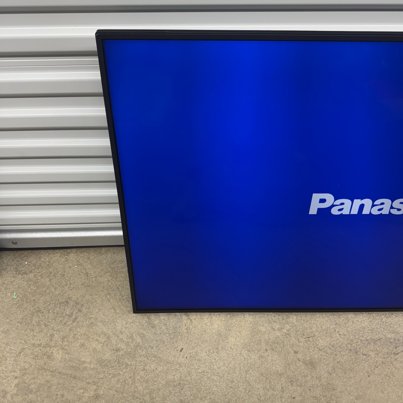 Panasonic TH-55CQE1W Series 55″ Class 4K UHD IPS LED Professional Display