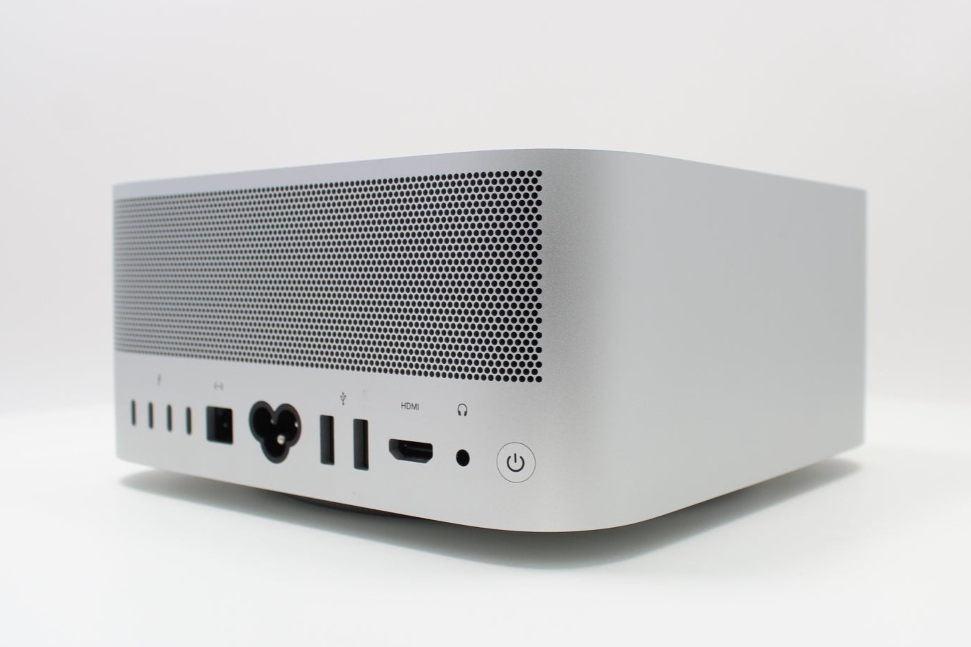 Mac Studio (2022) – Apple M1 Ultra • 64-Core GPU – 128GB RAM 2TB SSD – AC+ 03/27