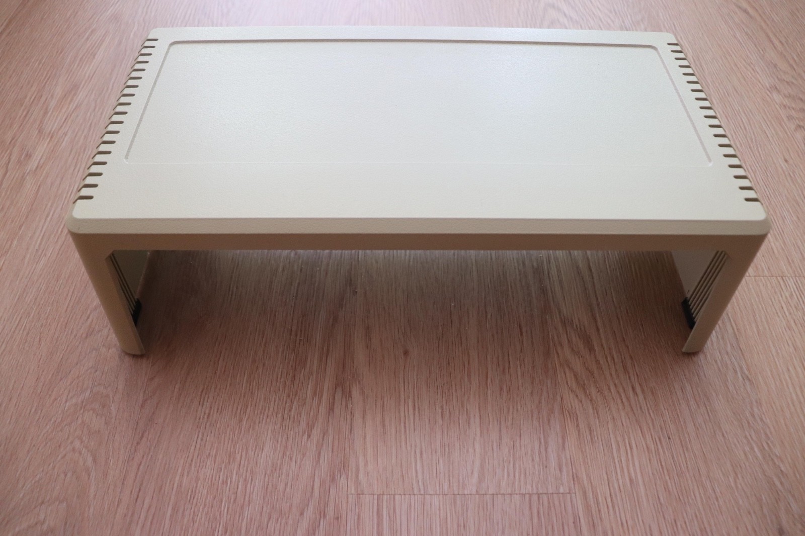 VINTAGE APPLE II II+ IIE MONITOR STAND BEIGE, APPLE 815-0540 REV. A