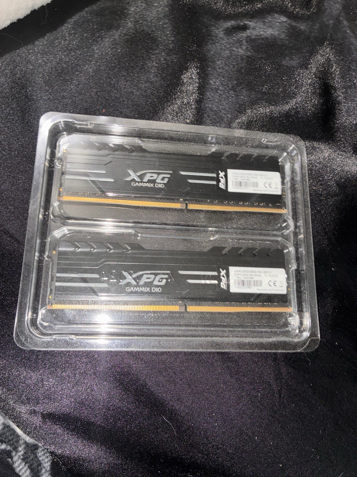XPG GAMMIX D10 16GB (2x8GB) DDR4-3000 PC4-24000 288-Pin DIMM