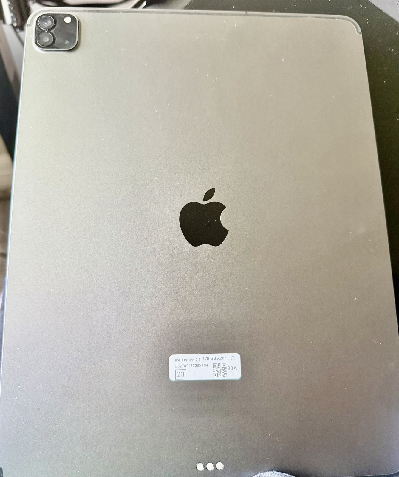 Apple iPad Pro 12.9″ (4th Gen) 128GB Gray A2069 Unlocked Wi-Fi