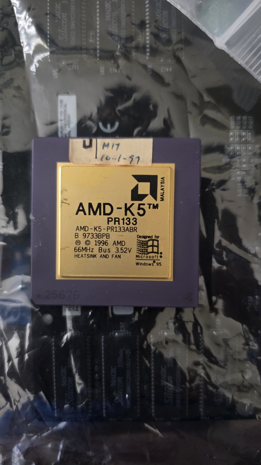 AMD-K5 PR133ABR Antique gold-plated CPU. Good appearance, suitable for collectio