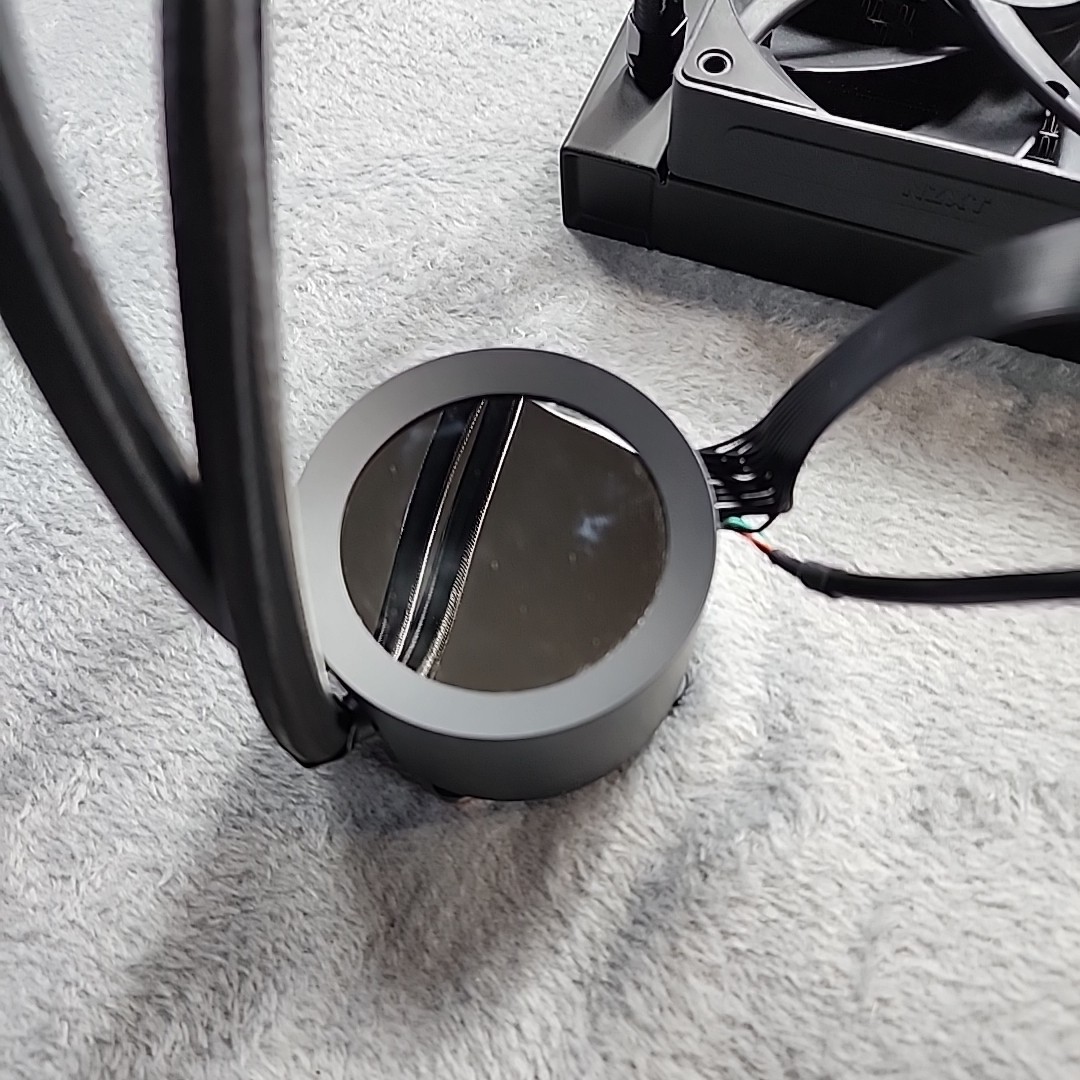 NZXT – Kraken Plus 240 mm Radiator CPU Liquid Cooler (2 x 120mm F120P Fans)