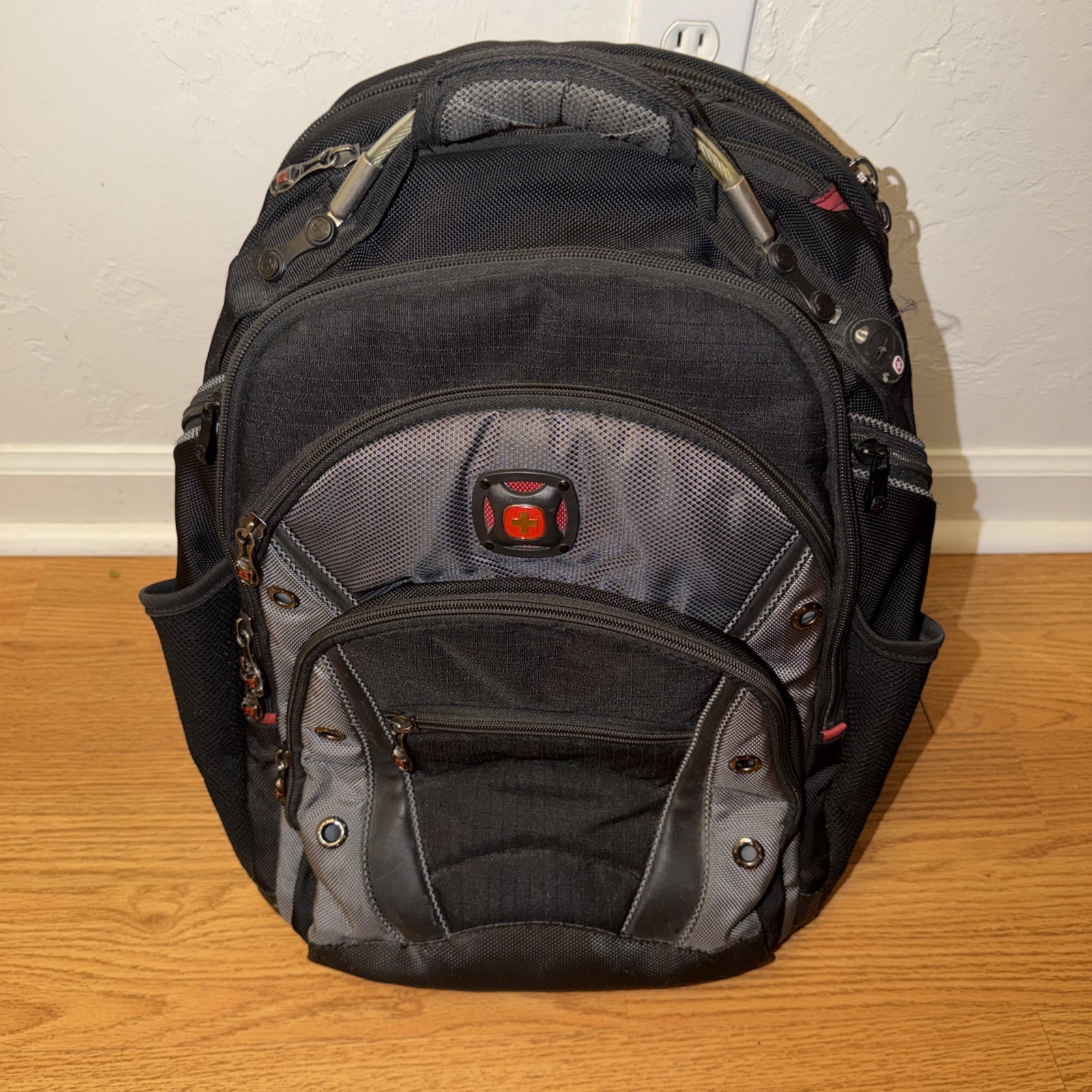 SwissGear Padded Strap Multi Heavy Duty Multipocket Black Red Work Bag Backpack