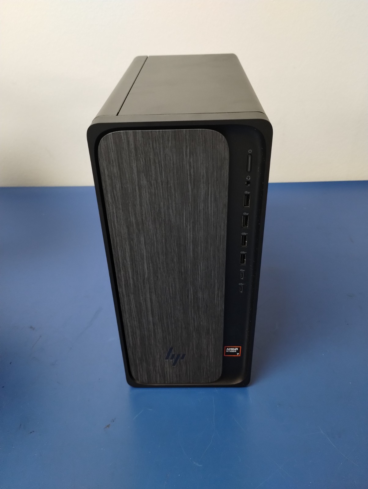 HP OmniDesk Desktop M02-0XXX, AMD Ryzen 7, 4.20 GHz 32 GB RAM, 1 TB SSD