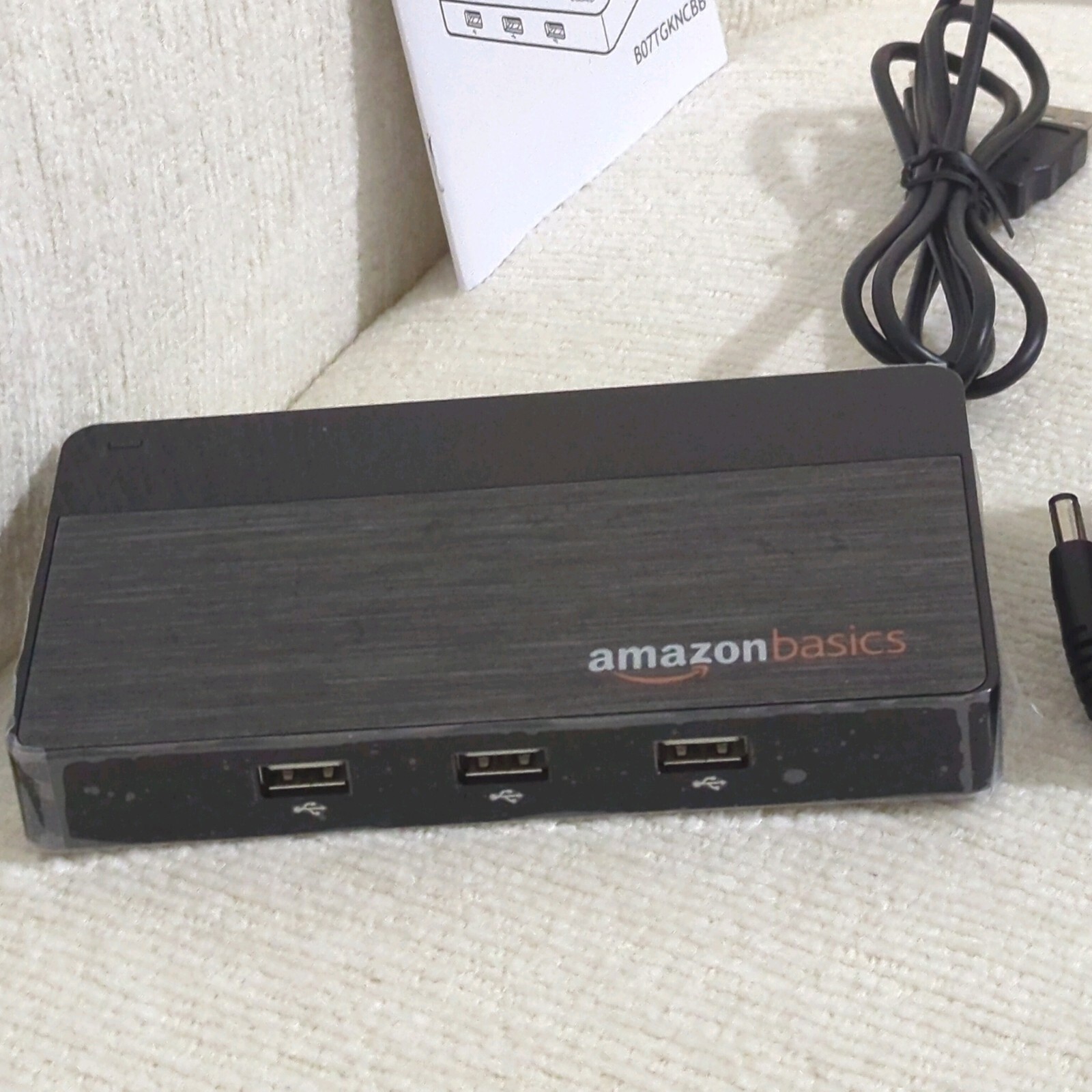 10 Port USB 2.0 Hub Amazon Basics w/ Power Adapter and Cable 2 Fast Charge ports