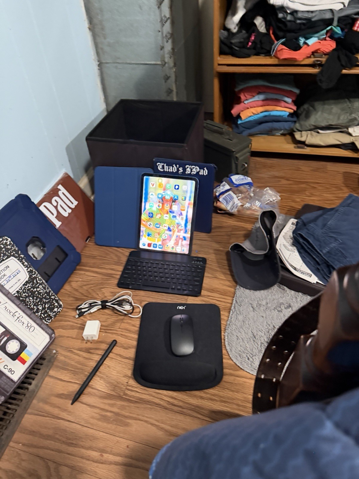 iPad 10 Gen Bundle- 256GB (WiFi + Cellular) & Workstation.
