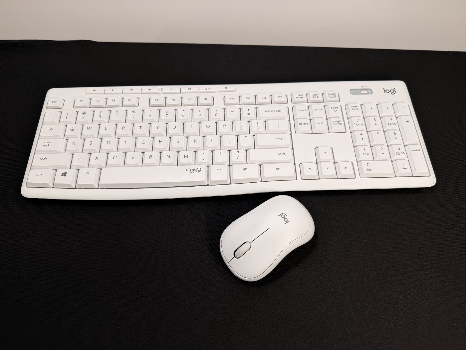 Logitech MK295 Silent Wireless Keyboard and Mouse Combo – White – UNUSED NO BOX