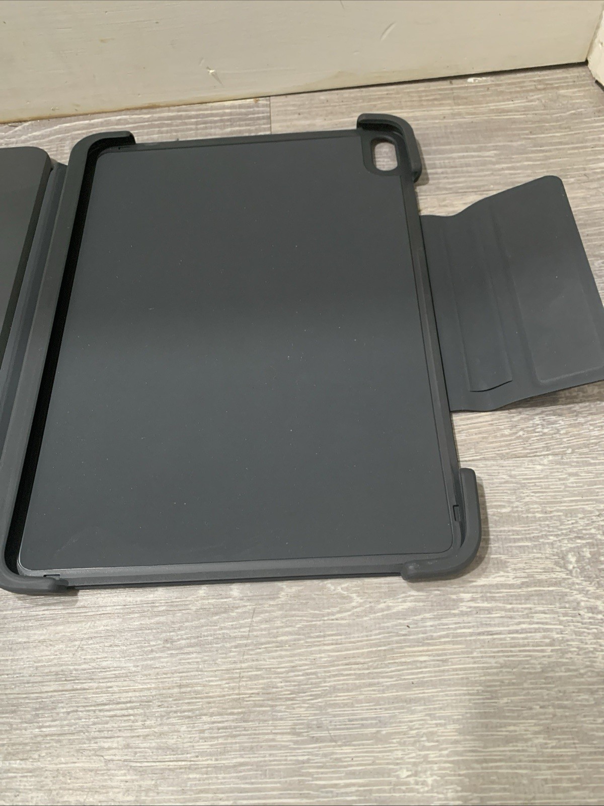 Logitech Slim Folio Pro Backlit Keyboard Case For Apple iPad Pro 11 (920-009121)