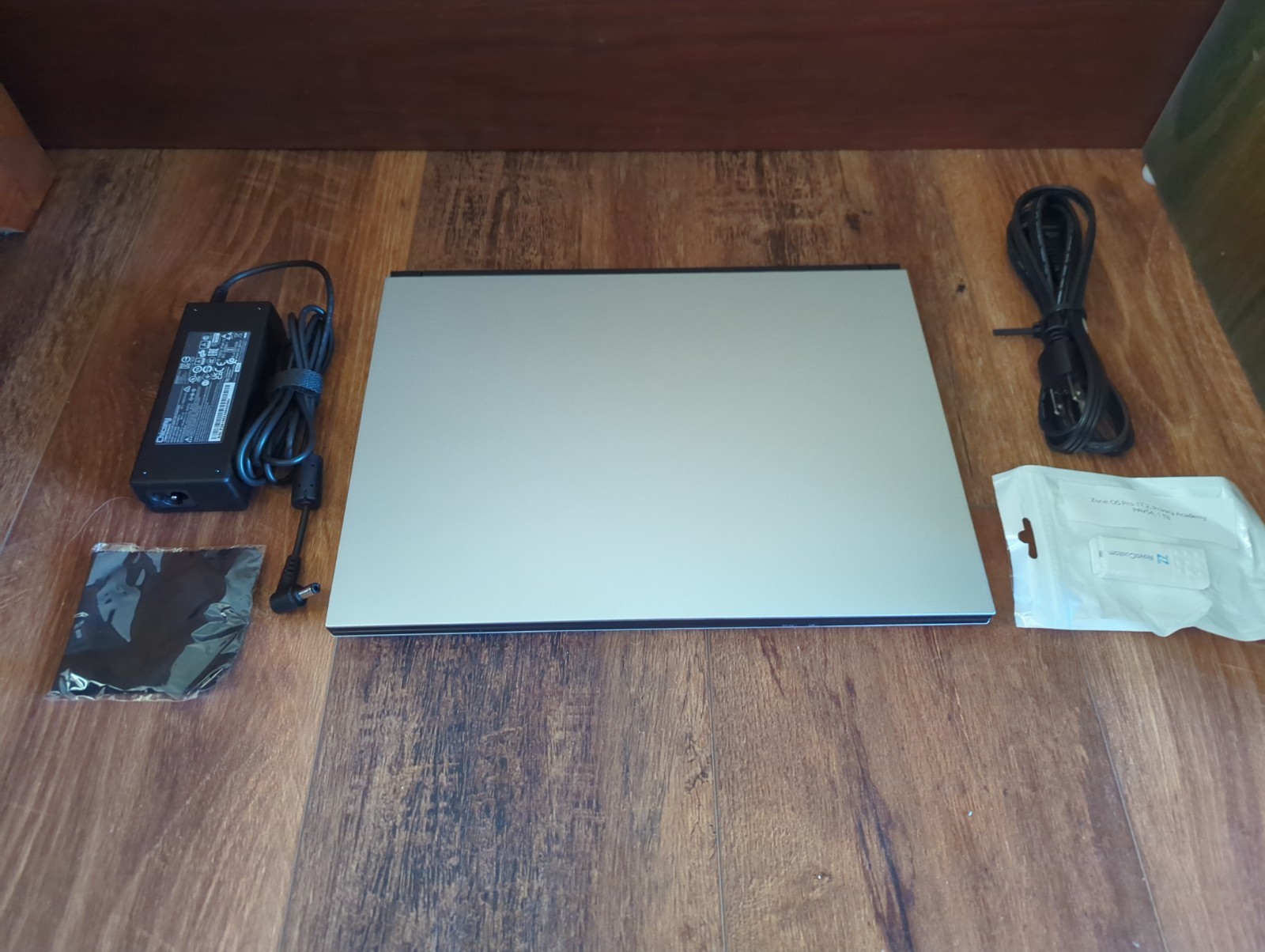 Privacy Academy 14” Laptop: CLEVO, Intel Ultra Core 5 CPU, 1TB SSD, 32GB RAM