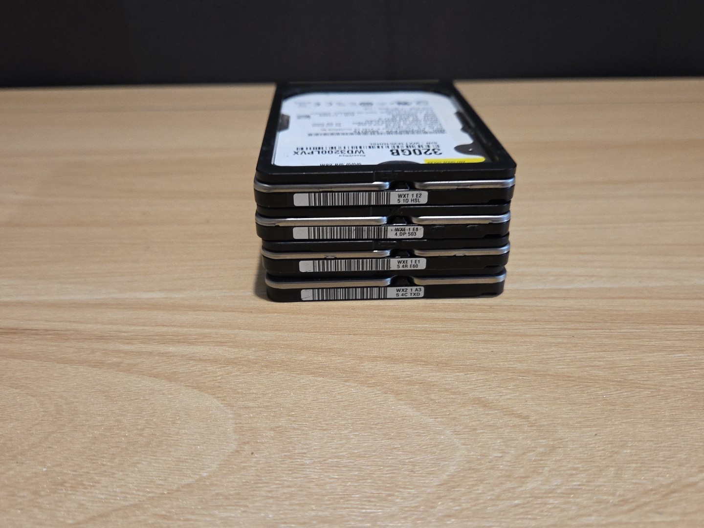 LOT 4 Western Digital WD3200LPVX 320GB 5400RPM 2.5″ SATA 3.0Gb/s Hard Drives HDD