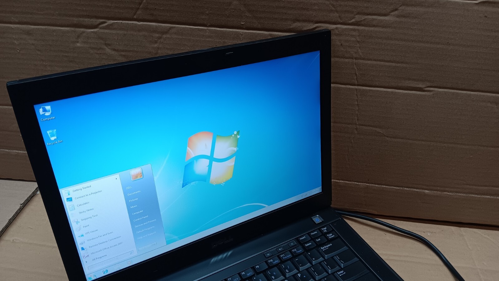 Dell Latitude E6400 Laptop Windows 7 pro Operating system intel Core 2 Duo 4 GB