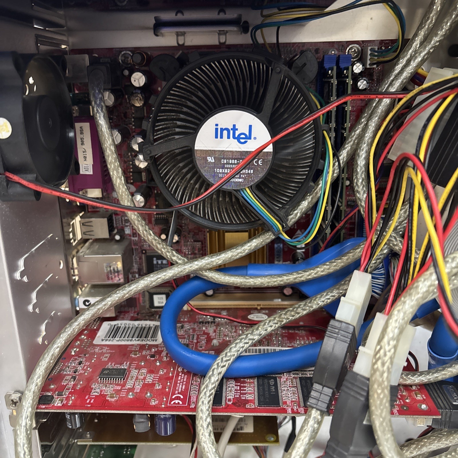 Custom Desktop PC ***Unknown Specs – Turns On***Parts/Repair