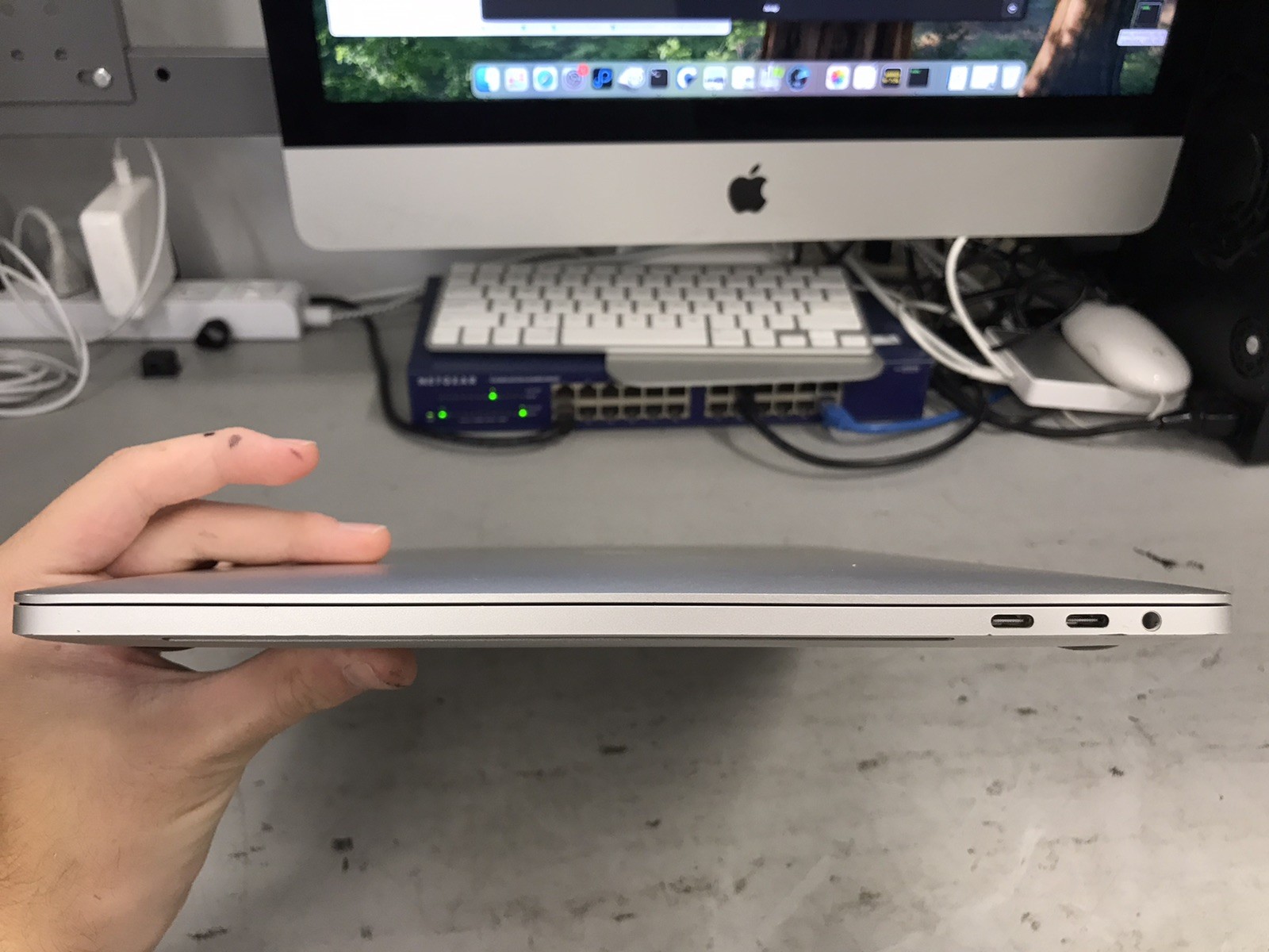 Apple MacBook Pro 2016 15″ A1707 i7 2.7GHz 16GB RAM 512GB SSD Gray – Decent