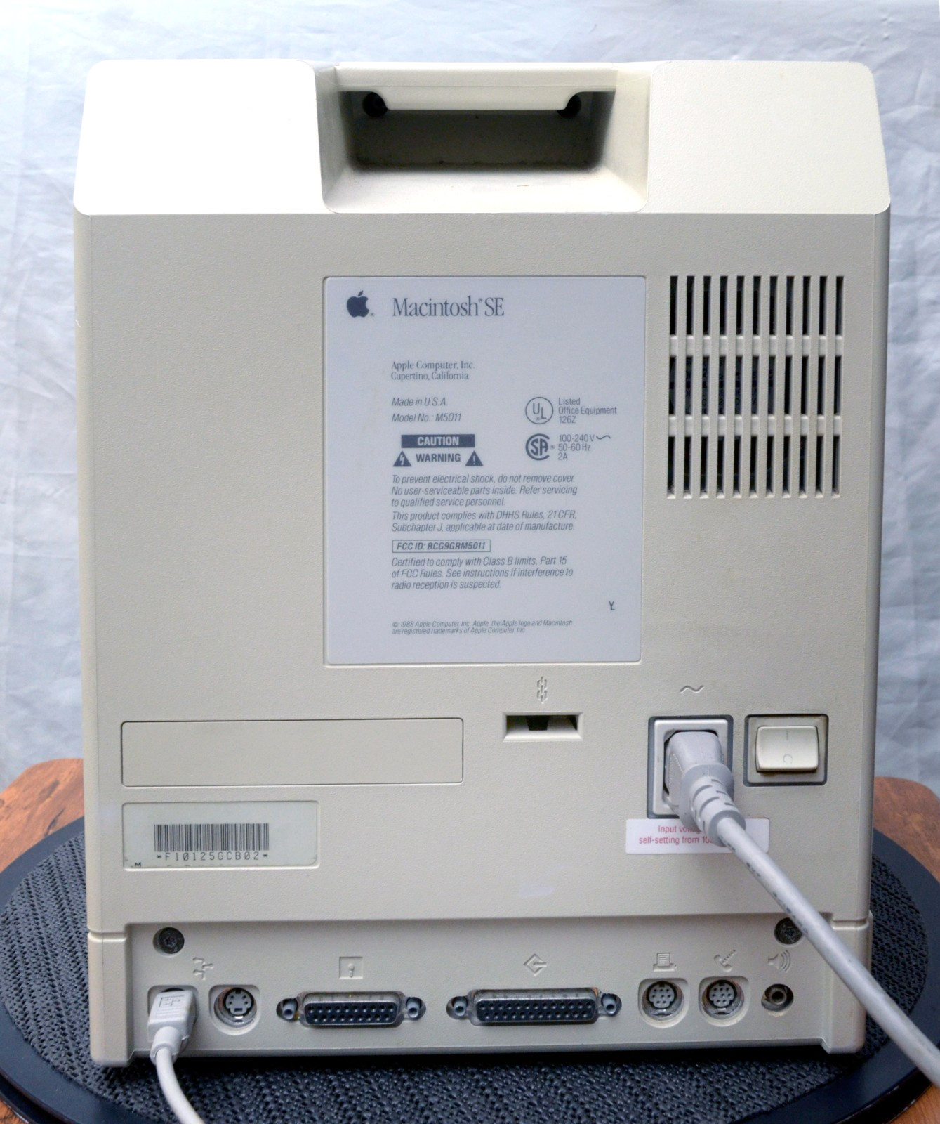 MAC SE (1988) M.5011-Superdrive-4MB RAM-20 MBHD, OS 7.0/bundled w/Prgs/Hwd/Cords