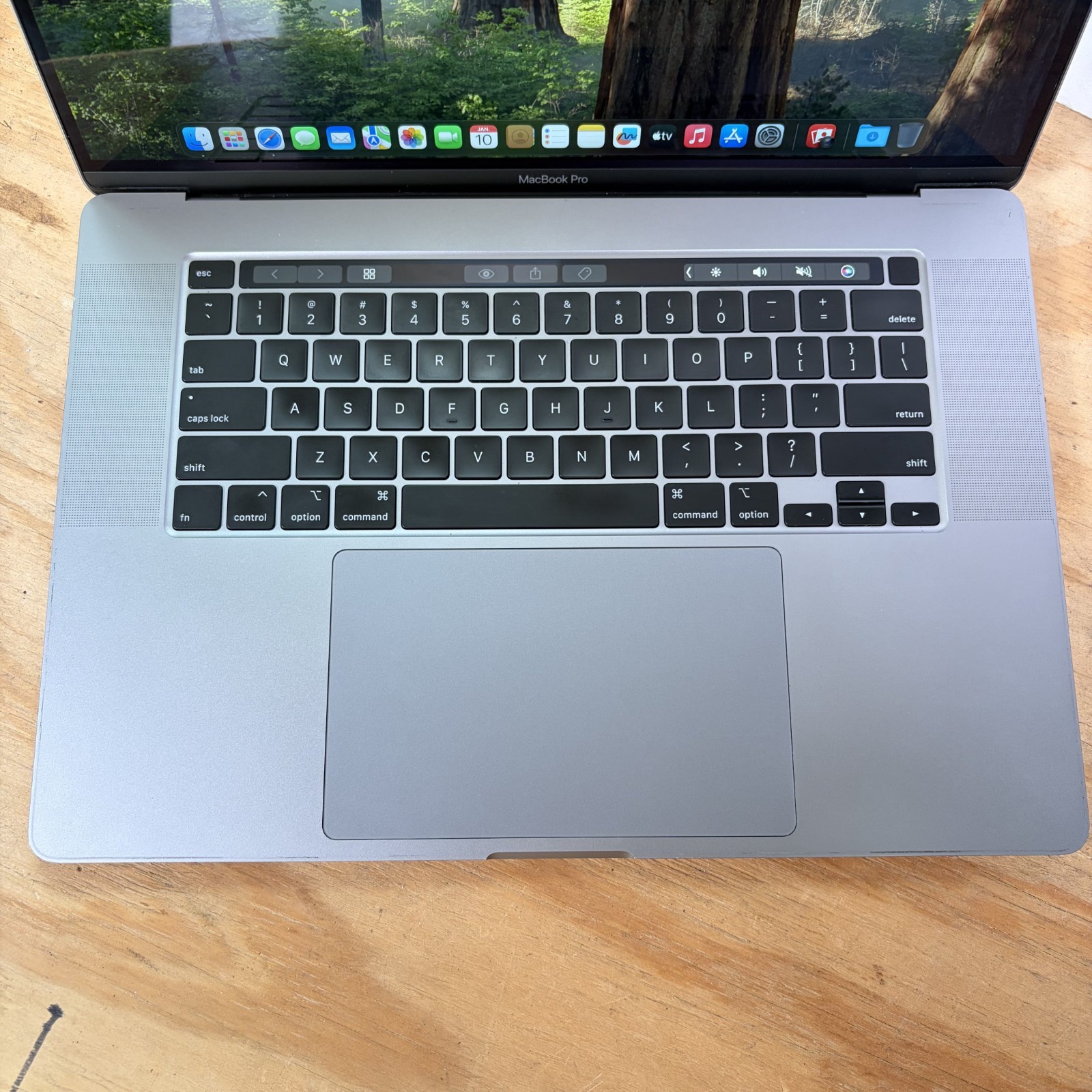 2019 Apple MacBook Pro A2141 Intel i9 2.4GHz 16″ 32GB RAM 1TB SSD (R 5300M) READ