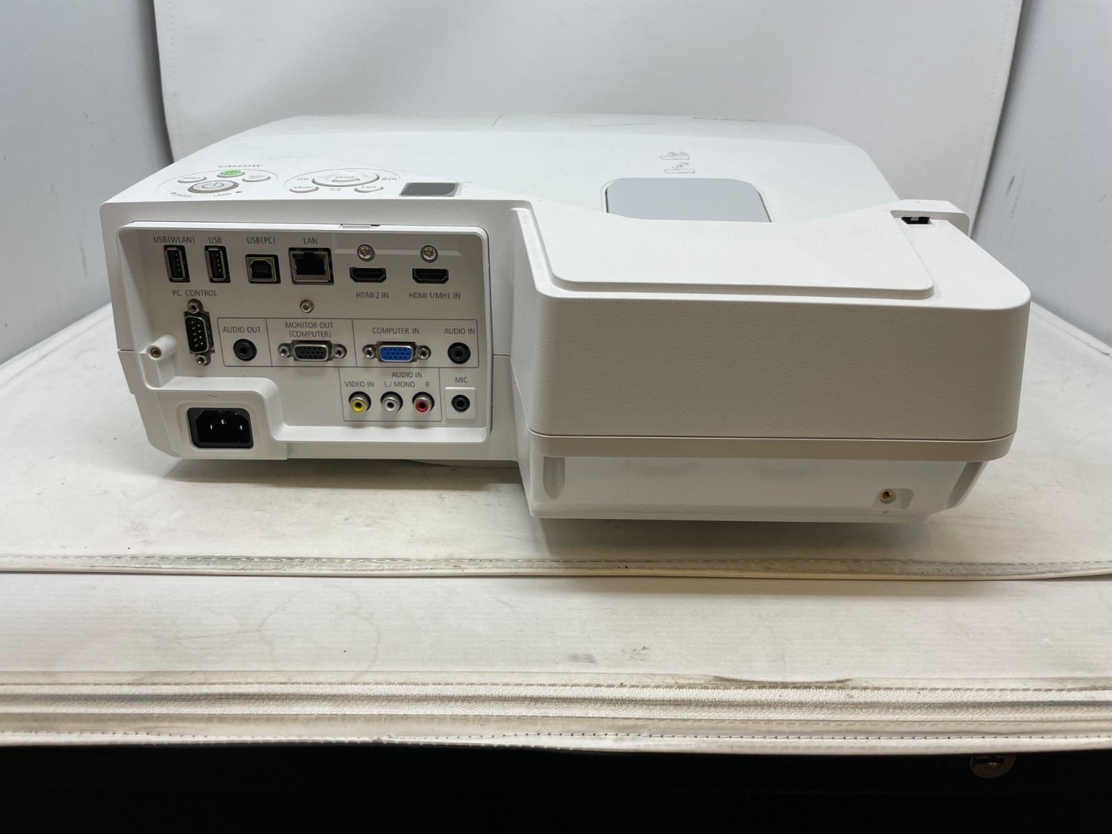 REPAIR UNIT: NEC NP-UM351W Ultra Short Throw 3LCD Projector – 820 Lamp Hours