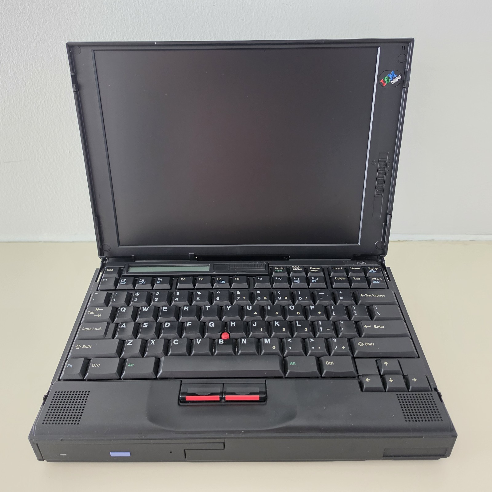 RARE Vintage 12.1″ IBM ThinkPad 760E Laptop – Intel Pentium 72MB RAM 1.33GB HDD