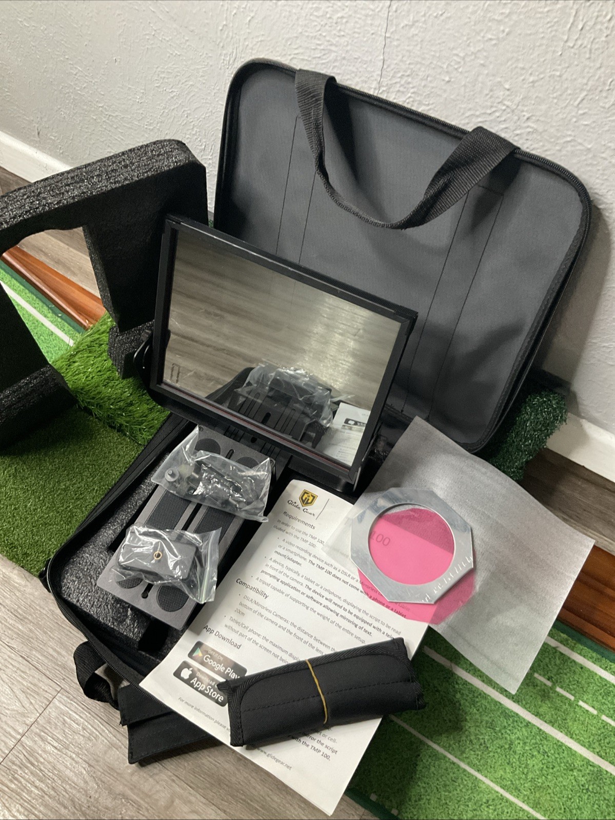 Glide Gear TMP 100 Tablet/ Smartphone Teleprompter with Carrying Case