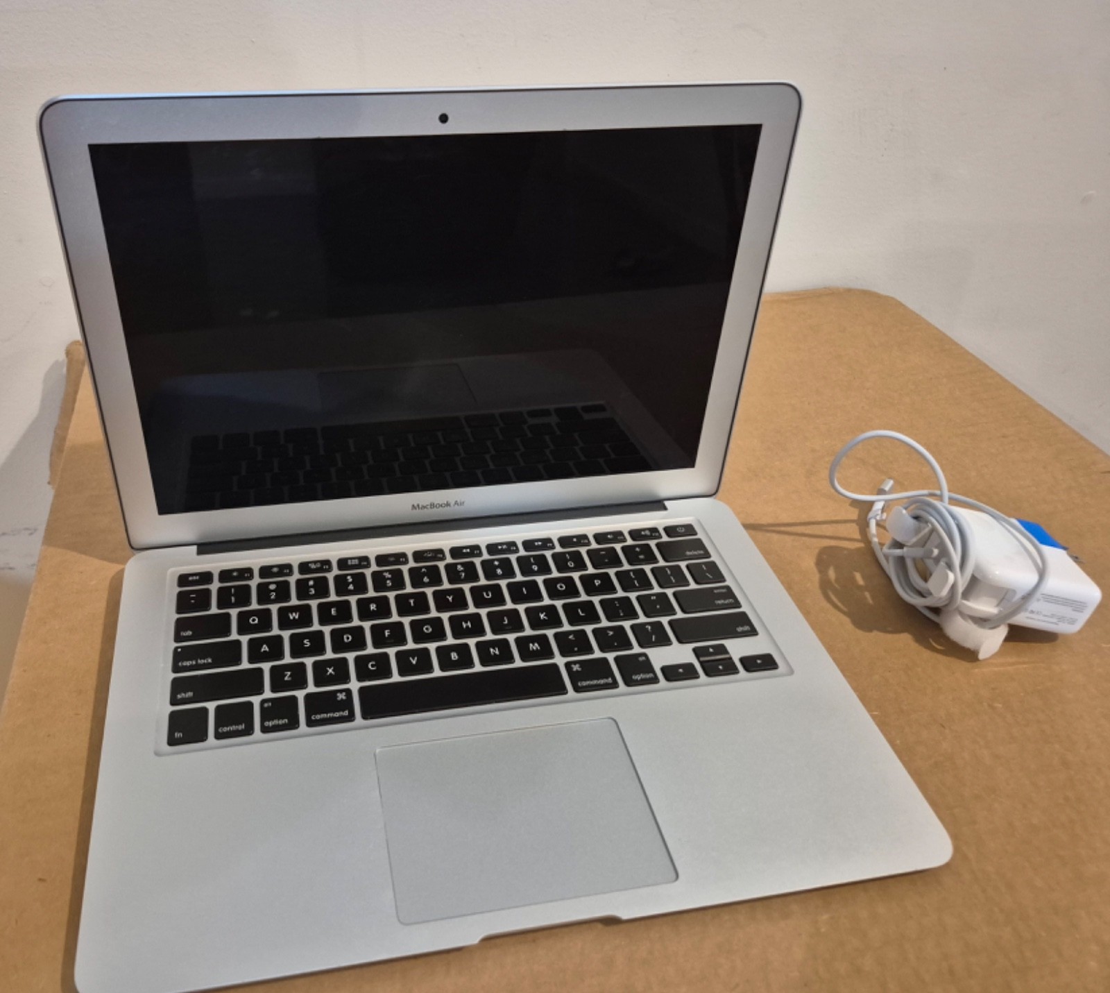 Apple MacBook Air 13.3″ 2017 (128GB SSD, Intel Core i5 5th Gen., 1.80 GHz, 8GB)