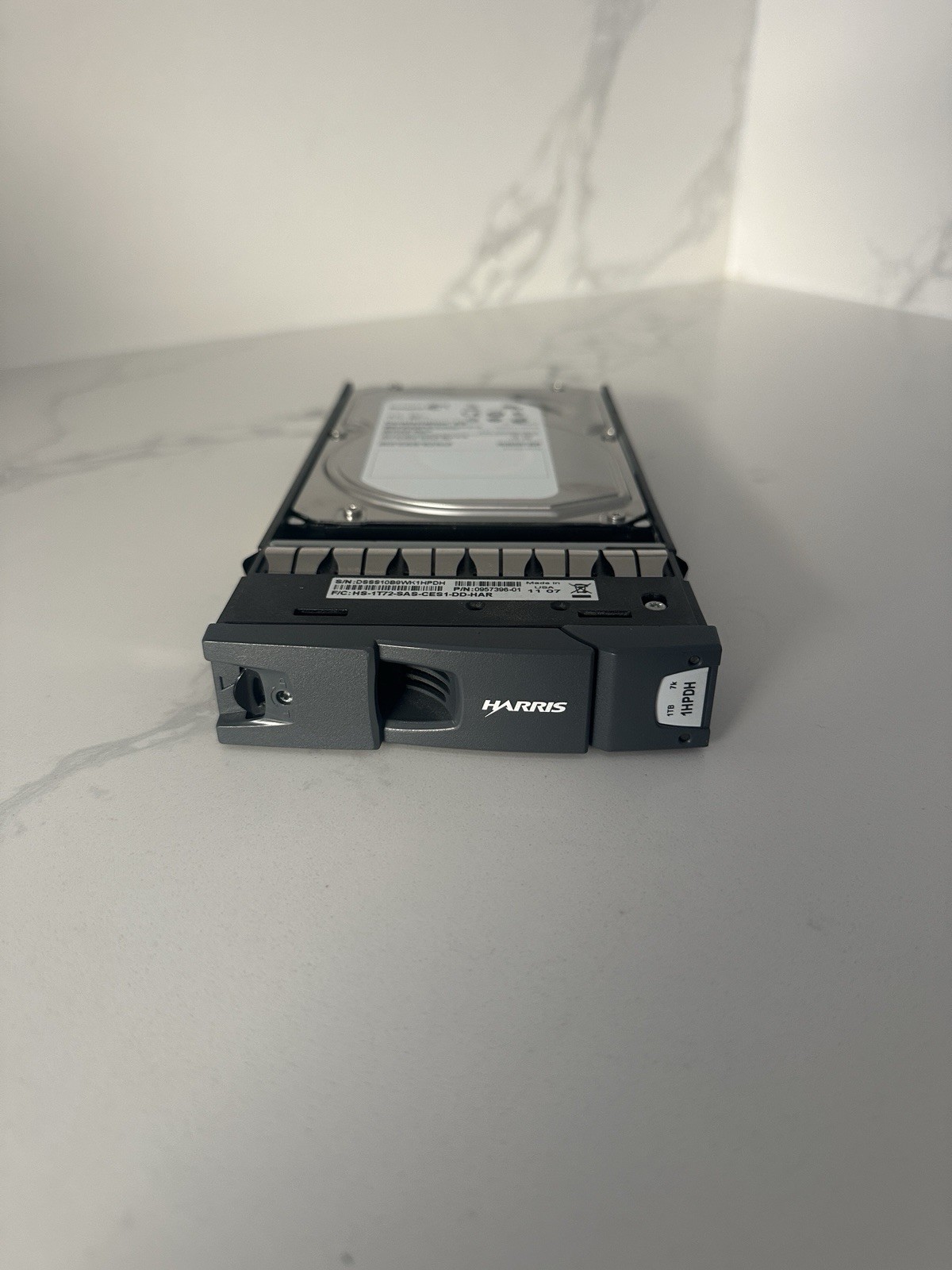 ST31000424SS Seagate 1TB 7.2k RPM 3.5 in SAS-6Gb/s HDD w/ Caddy/Enclosure