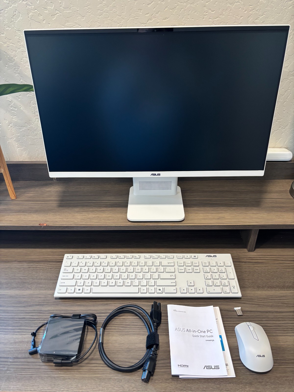 ASUS VM441 24″ FHD Touchscreen All-in-One – Snapdragon X – 16GB- 2026 Open Box!