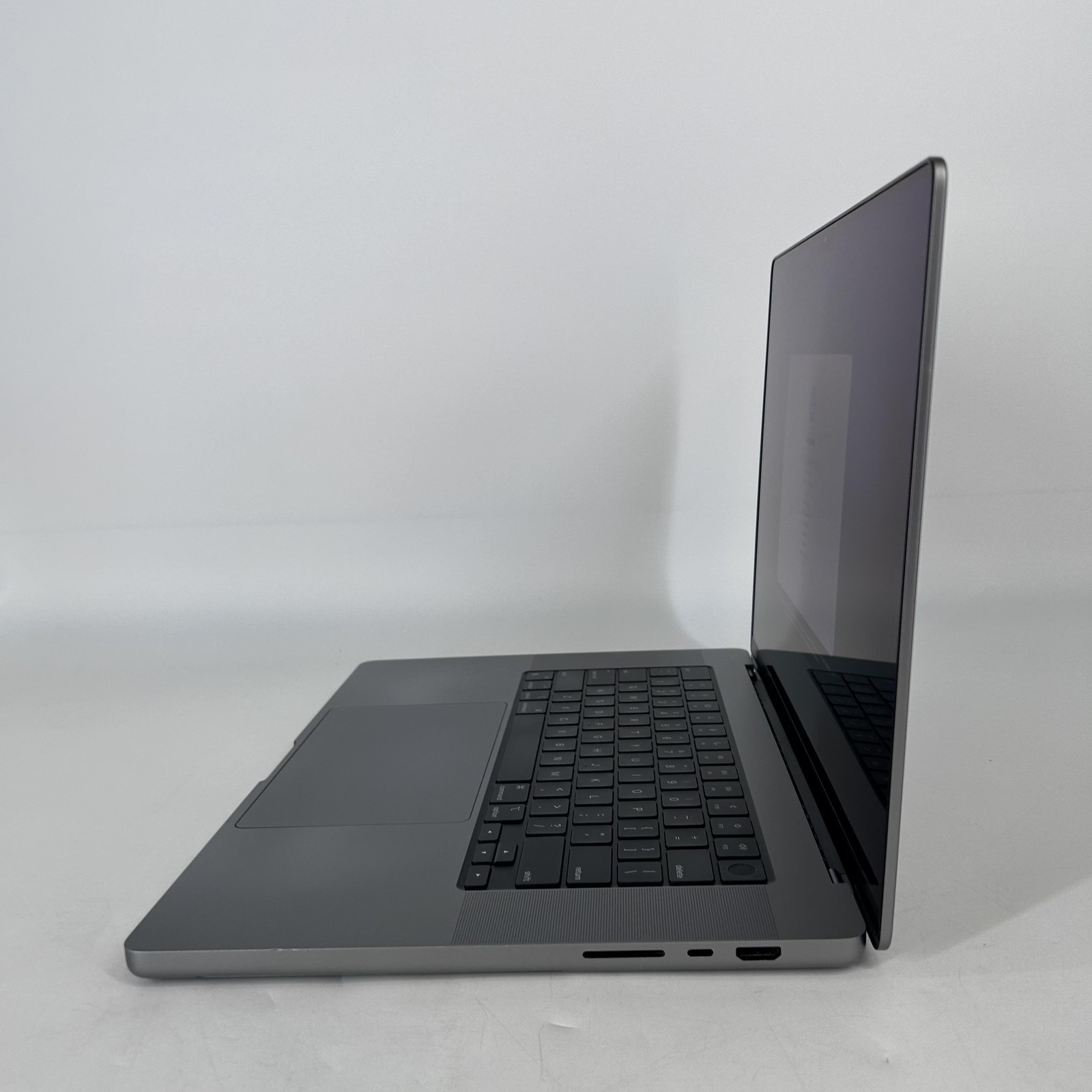 MacBook Pro 16 Gray 2021 M1 Pro 10-Core CPU 16-Core GPU 16GB 512GB Pink Hue