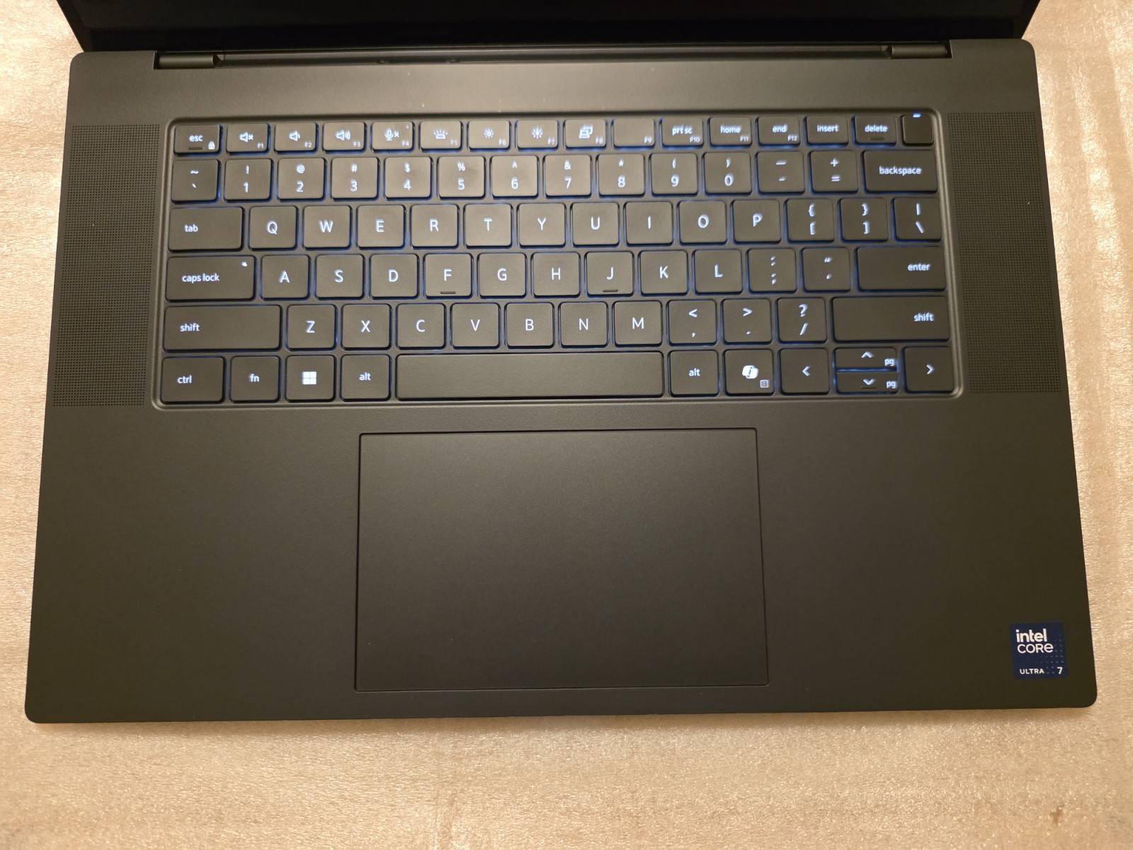 Dell Precision 5690 1200P 16″ Ultra 7 165H 16cr 32GB 512GB NV RTX 1000-6GB Win11