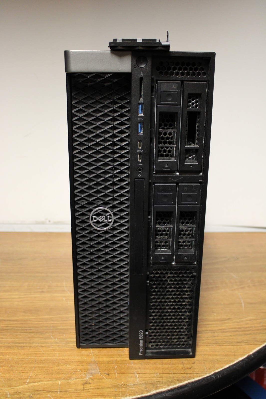 Dell Precision 5820 10-Core i9-10900X 4.70Ghz 32Gb RAM 256Gb Radeon Win 11 IN
