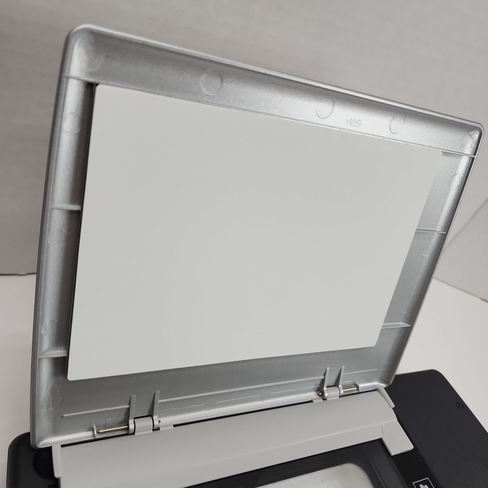 Flip Pal 100C Mobile Scanner w/ 2GB SD Memory Card & Travel Case – TESTED