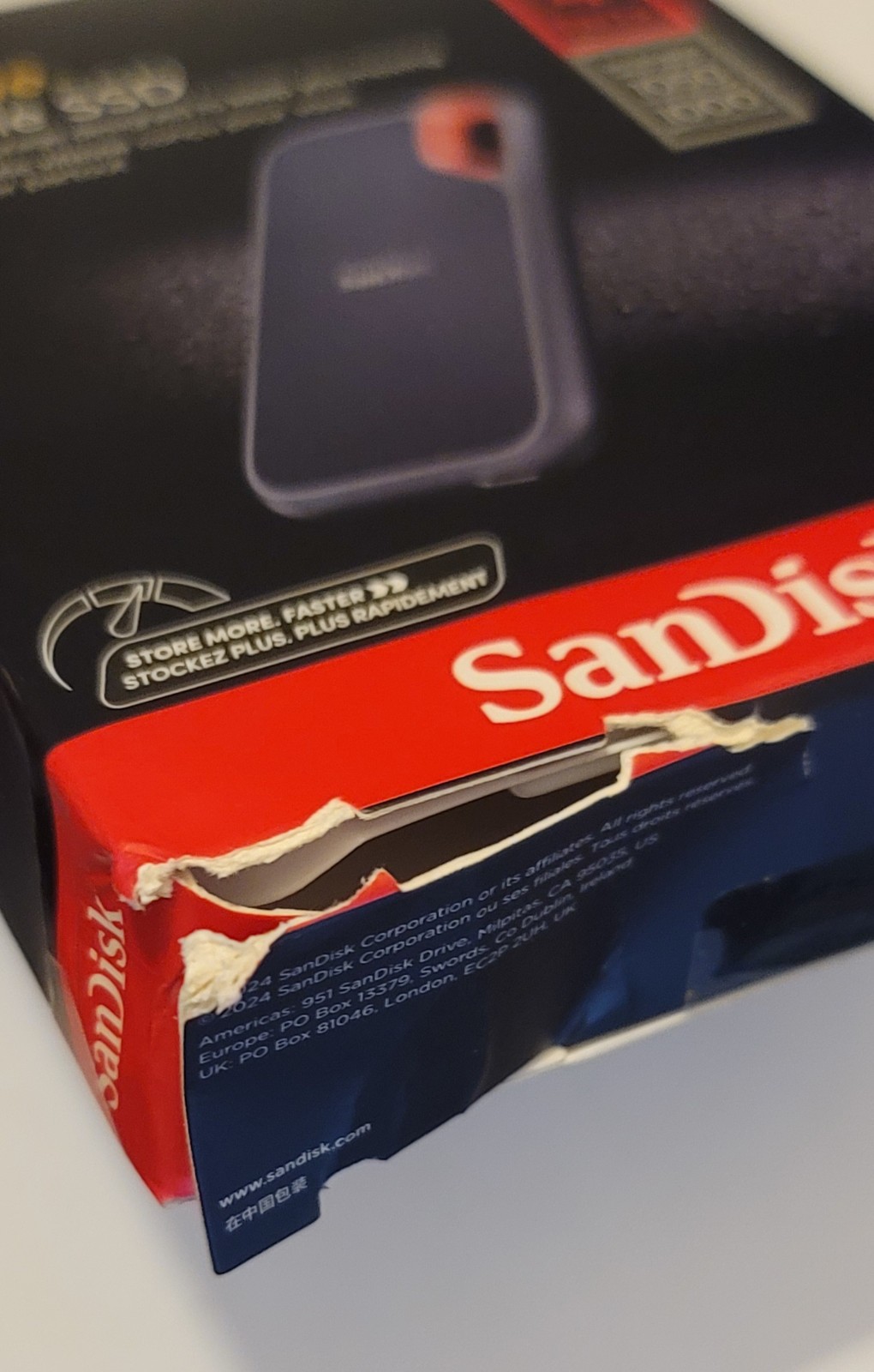 SanDisk Extreme V2 4TB USB-C Portable External SSD(SDSSDE61-4T00-G25) BOX DAMAGE