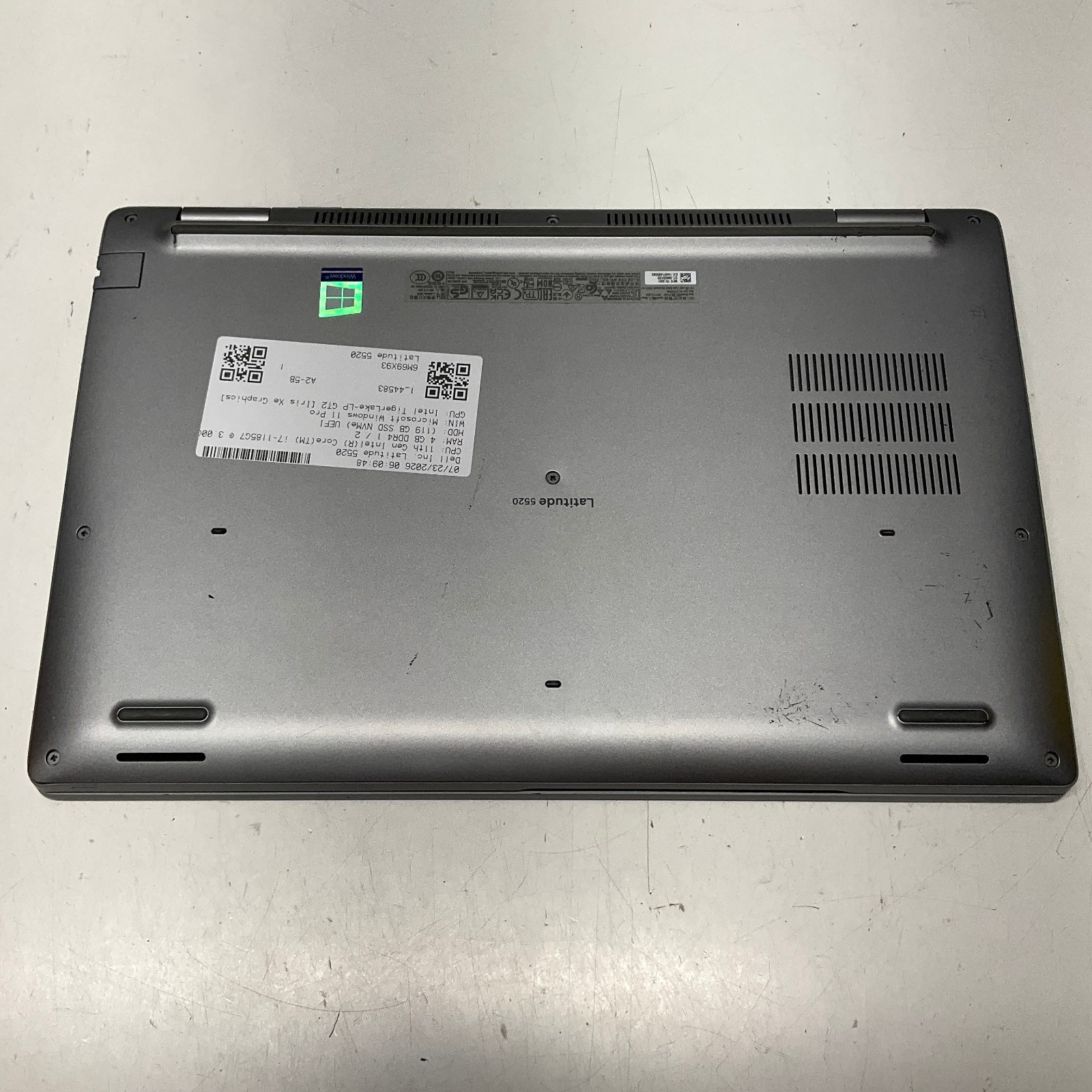 Dell Latitude 5520 15.6″ i7-1185G7 1.8GHz 4GB 128GB SSD Windows 11 Pro Laptop