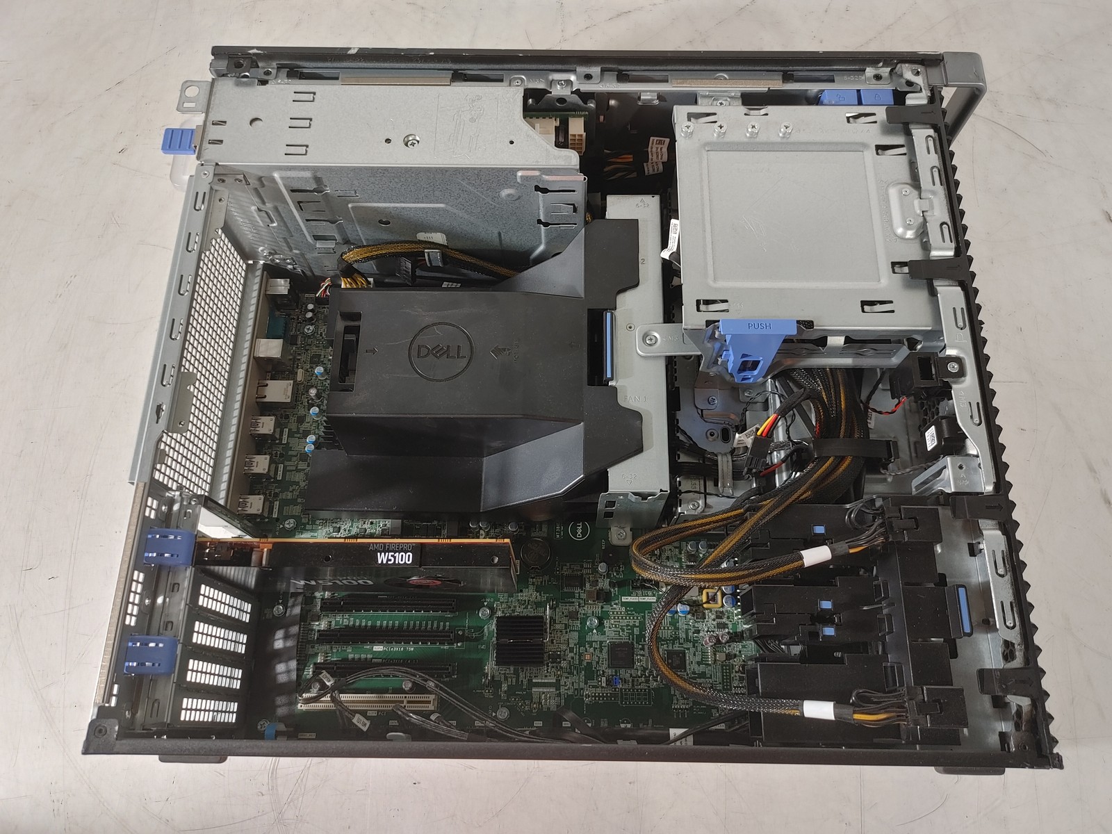 Dell Precision 5820 4.00 GHz Intel Xeon W-2125 8 GB DDR4 Workstation No