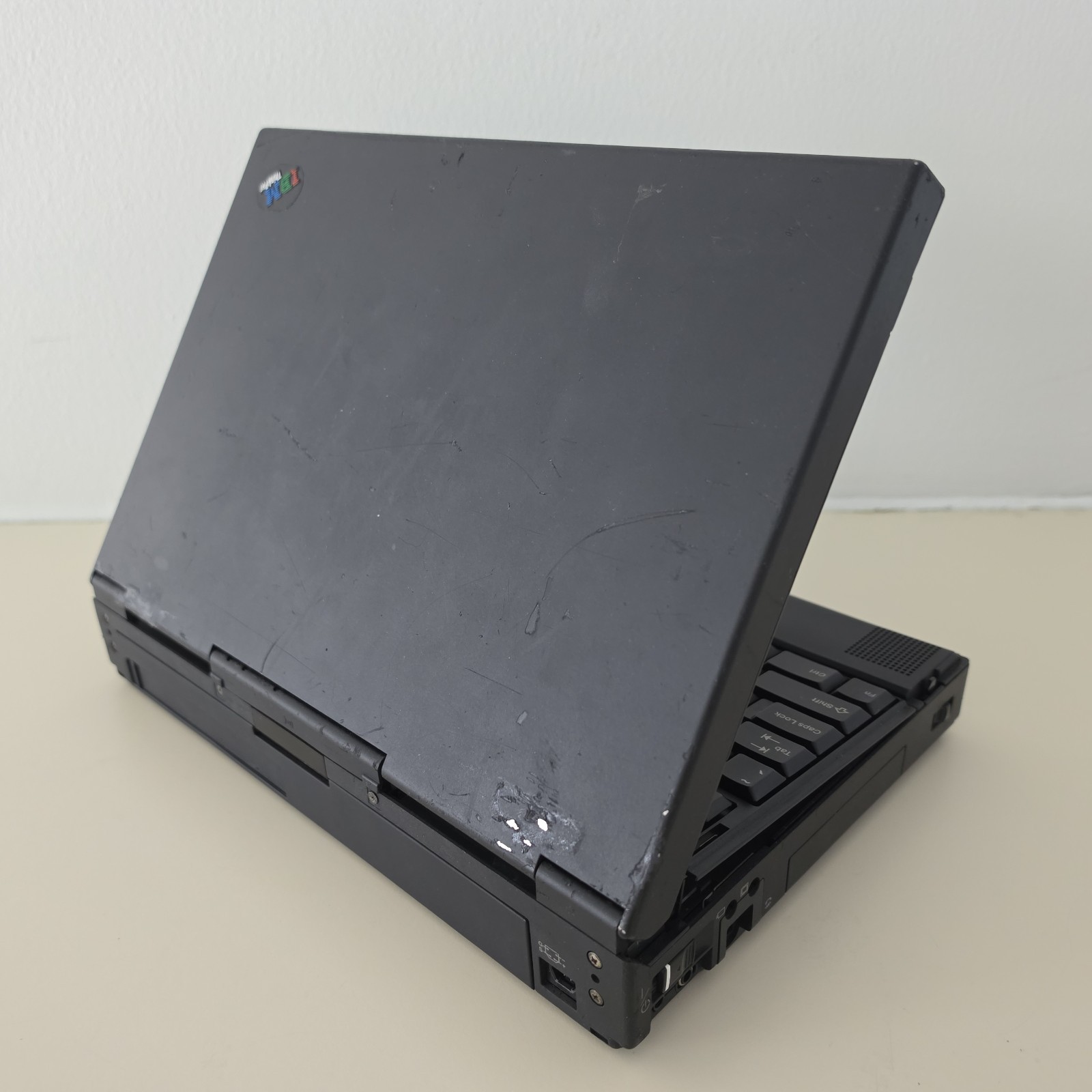 RARE Vintage 12.1″ IBM ThinkPad 760E Laptop – Intel Pentium 72MB RAM 1.33GB HDD