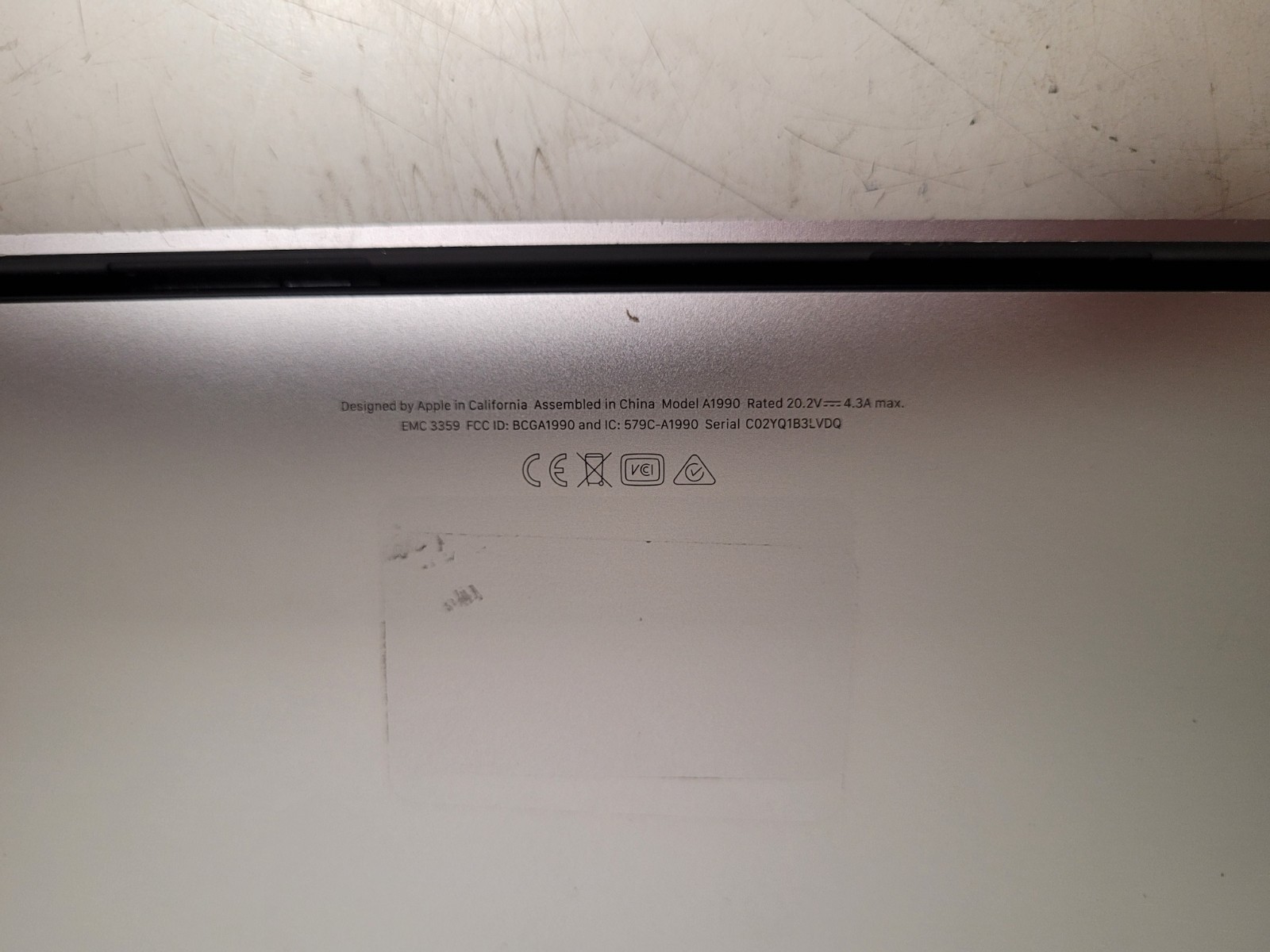 Apple MacBook pro 15″A1990 i9-9980Hk 2.4gh 16gb ram 1tb ssd sequoia C02YQ1B3LVDQ
