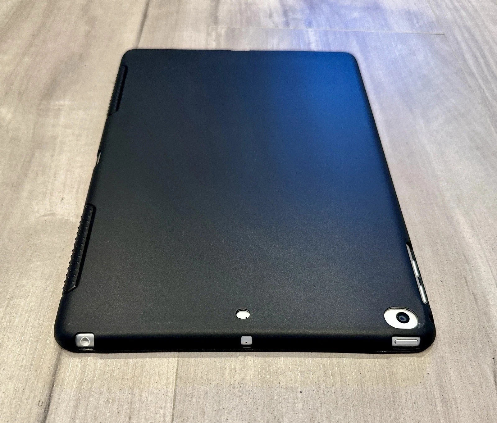 Apple iPad 6th Gen – 9.7″ Display 32GB, Wi-Fi Grey Color with Bundle Accesories