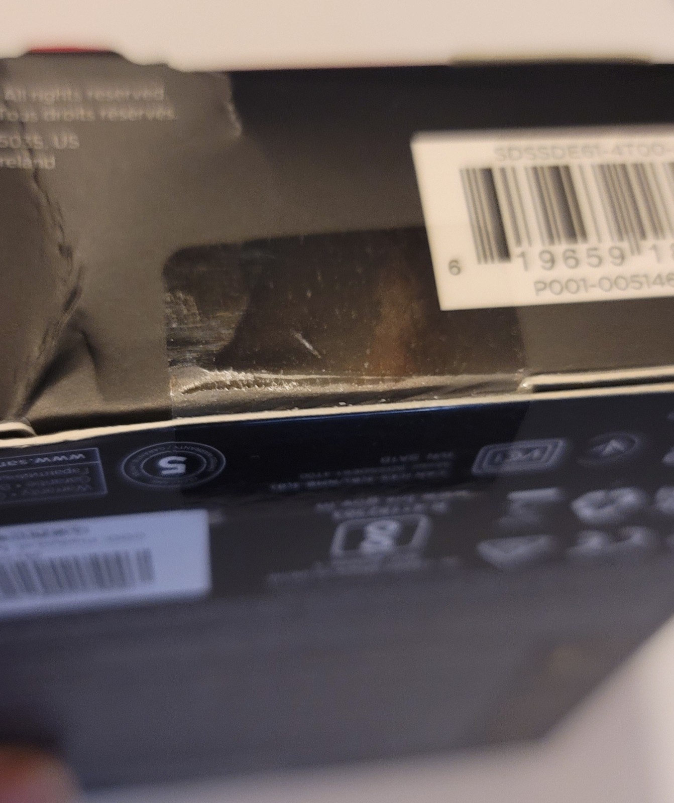 SanDisk Extreme V2 4TB USB-C Portable External SSD(SDSSDE61-4T00-G25) BOX DAMAGE
