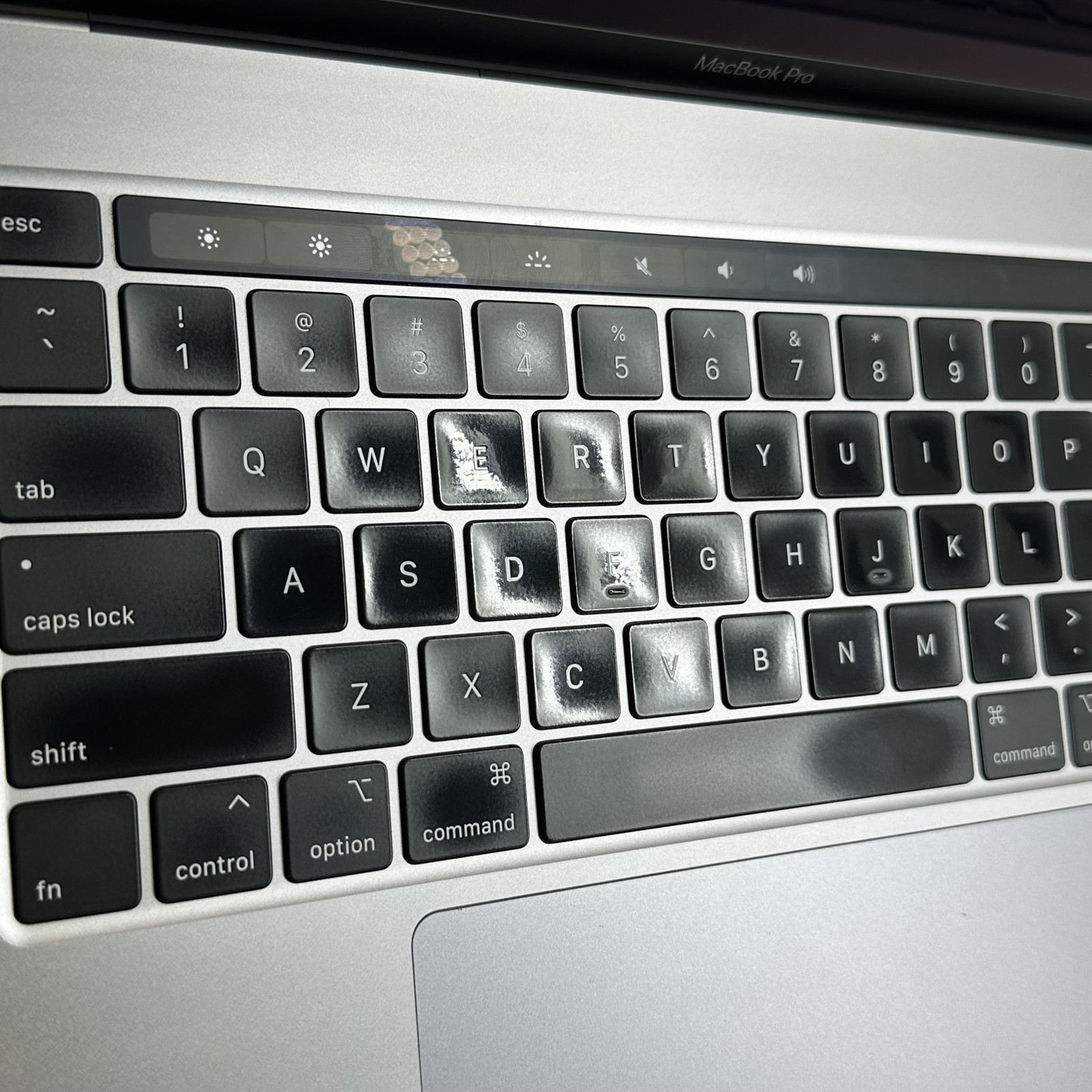 MacBook Pro 16 Touch Bar Space Gray 2019 2.6GHz i7 32GB 1TB AMD Radeon Pro 5500M
